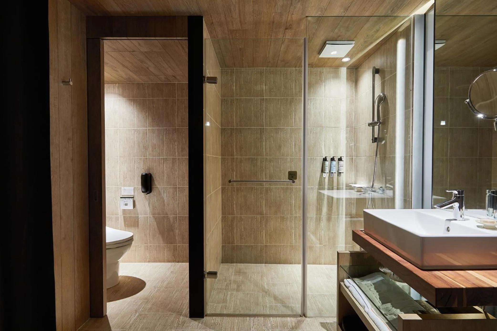 Shower in K Hotel Taipei Nanjing