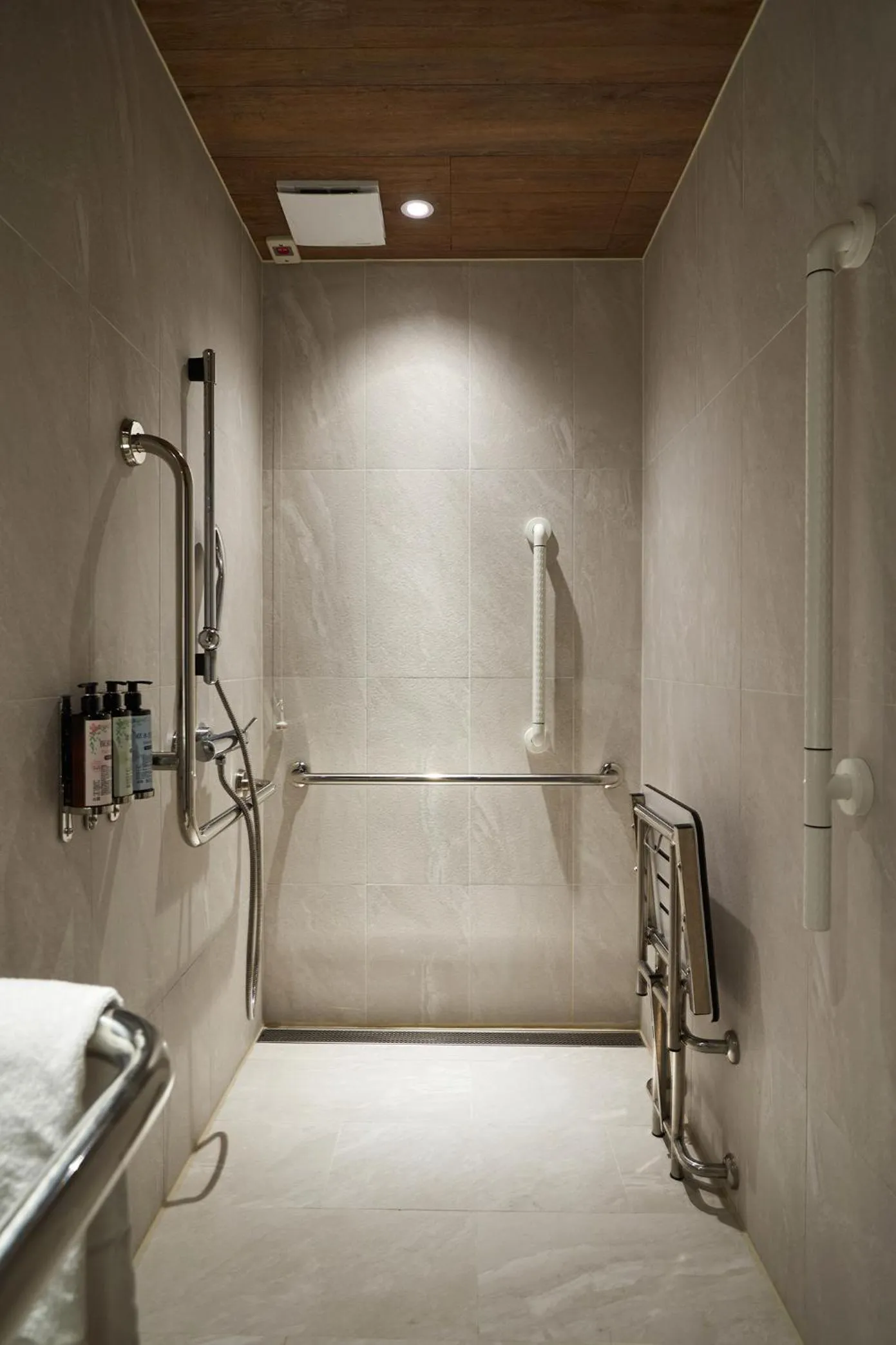 Shower in K Hotel Taipei Nanjing