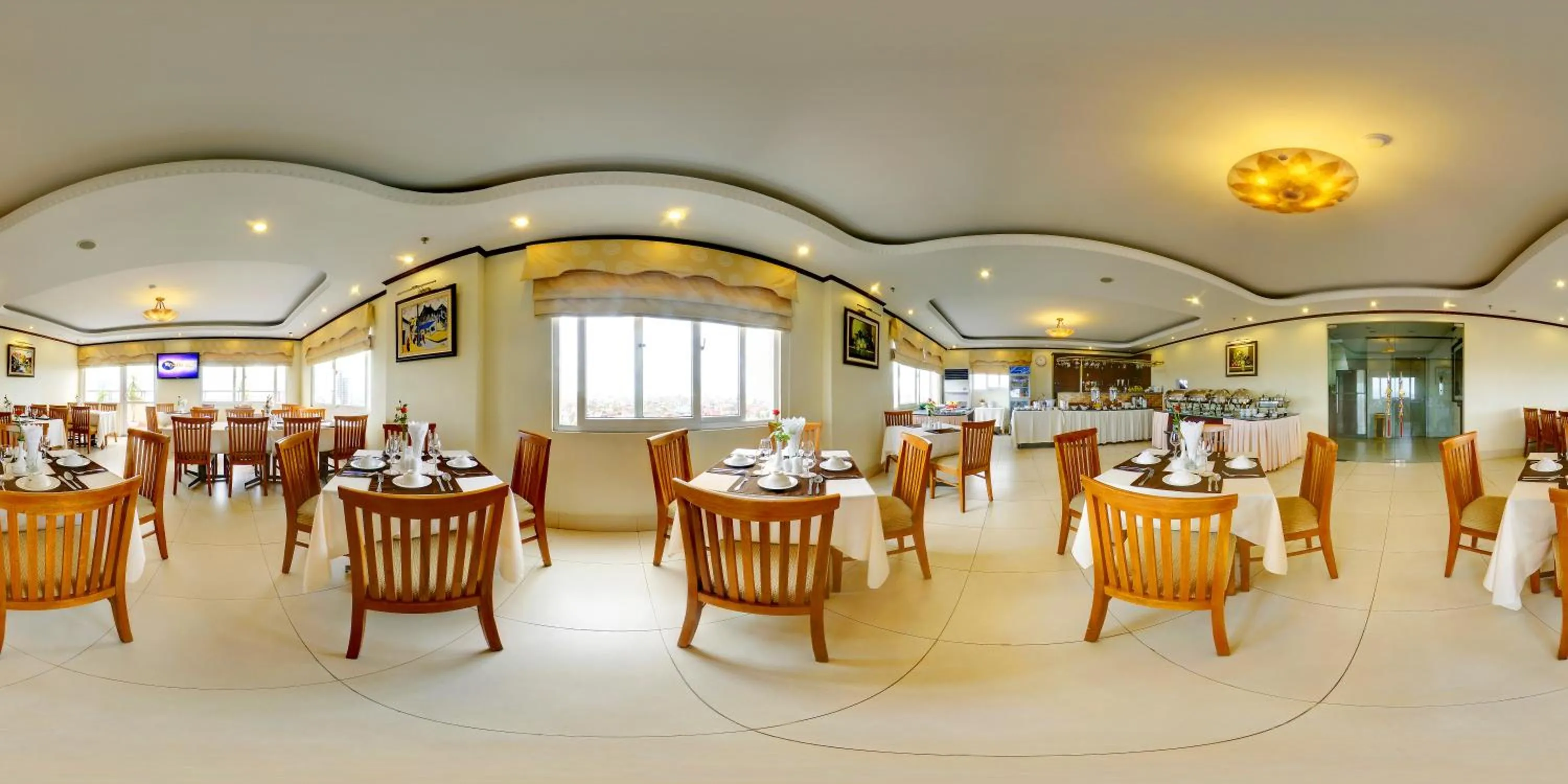 Dining area in Sunny 3 Hotel