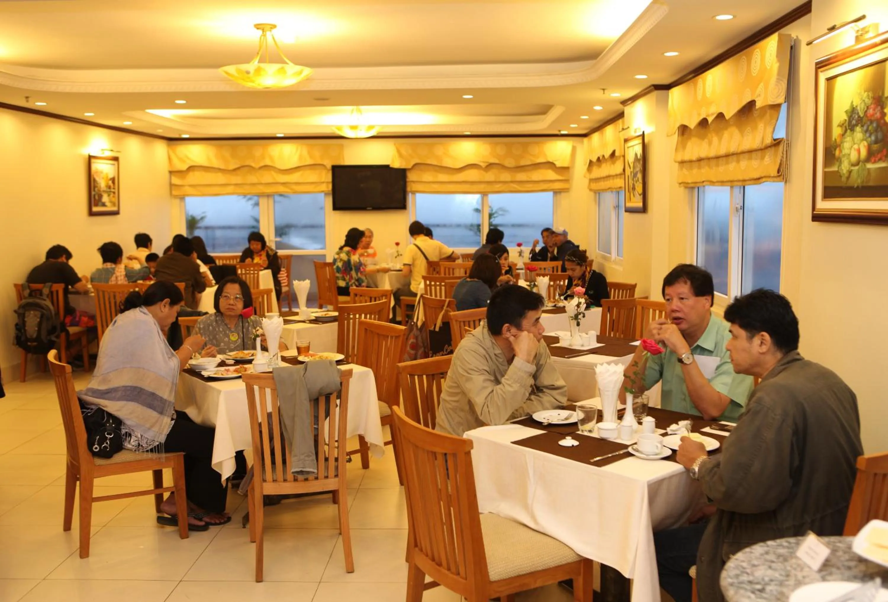 Restaurant/places to eat in Sunny 3 Hotel