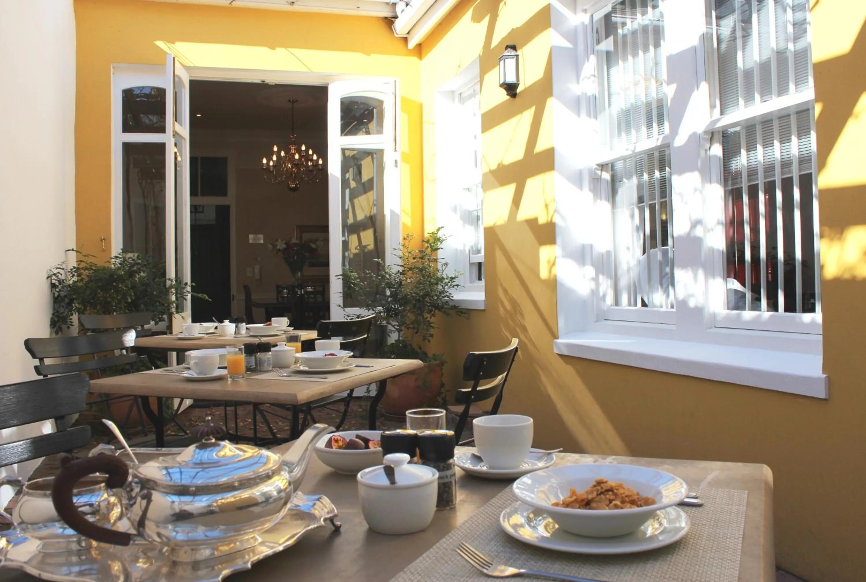 Restaurant/places to eat in Tintagel Guest House