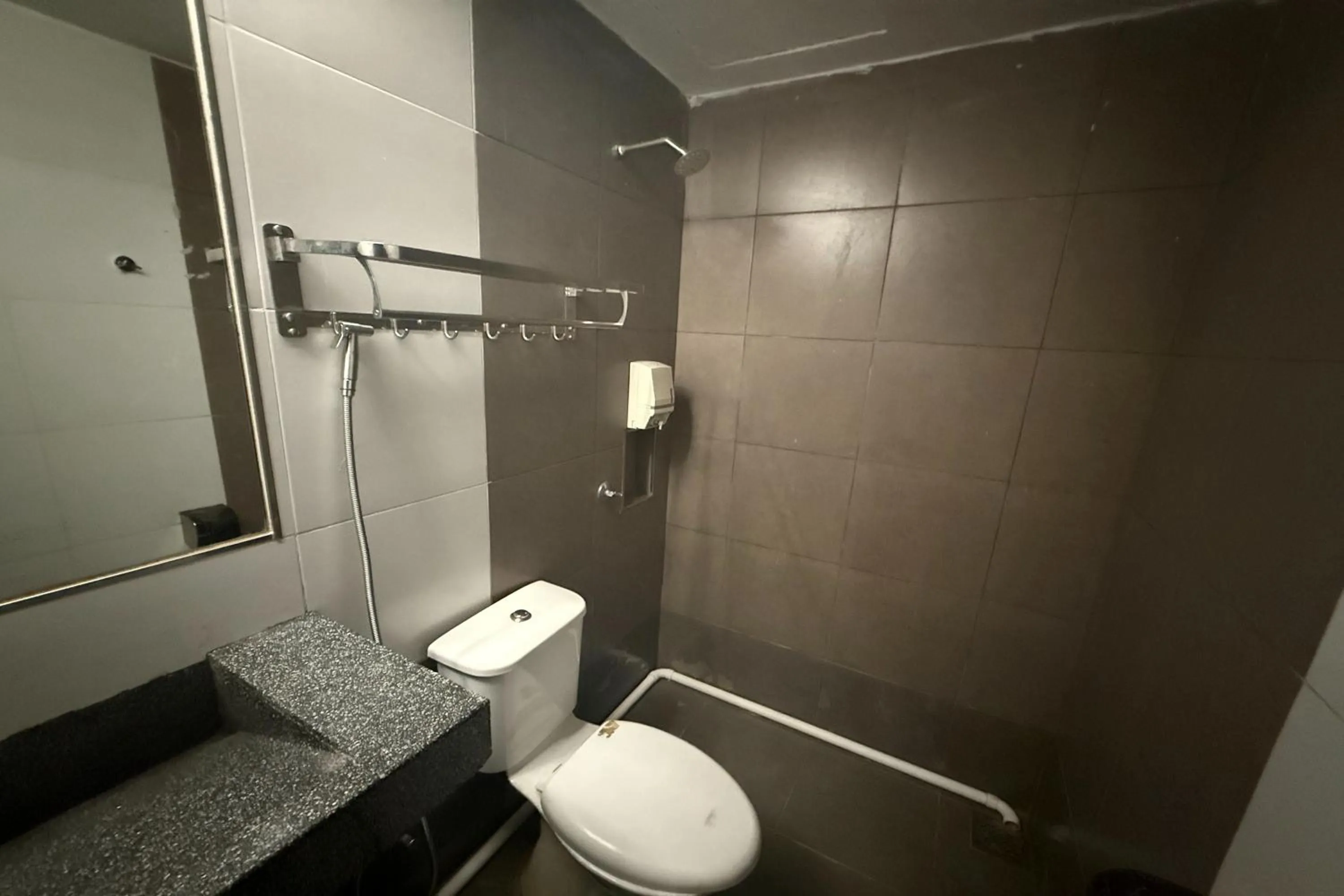 Shower in Tiong Nam Hotel