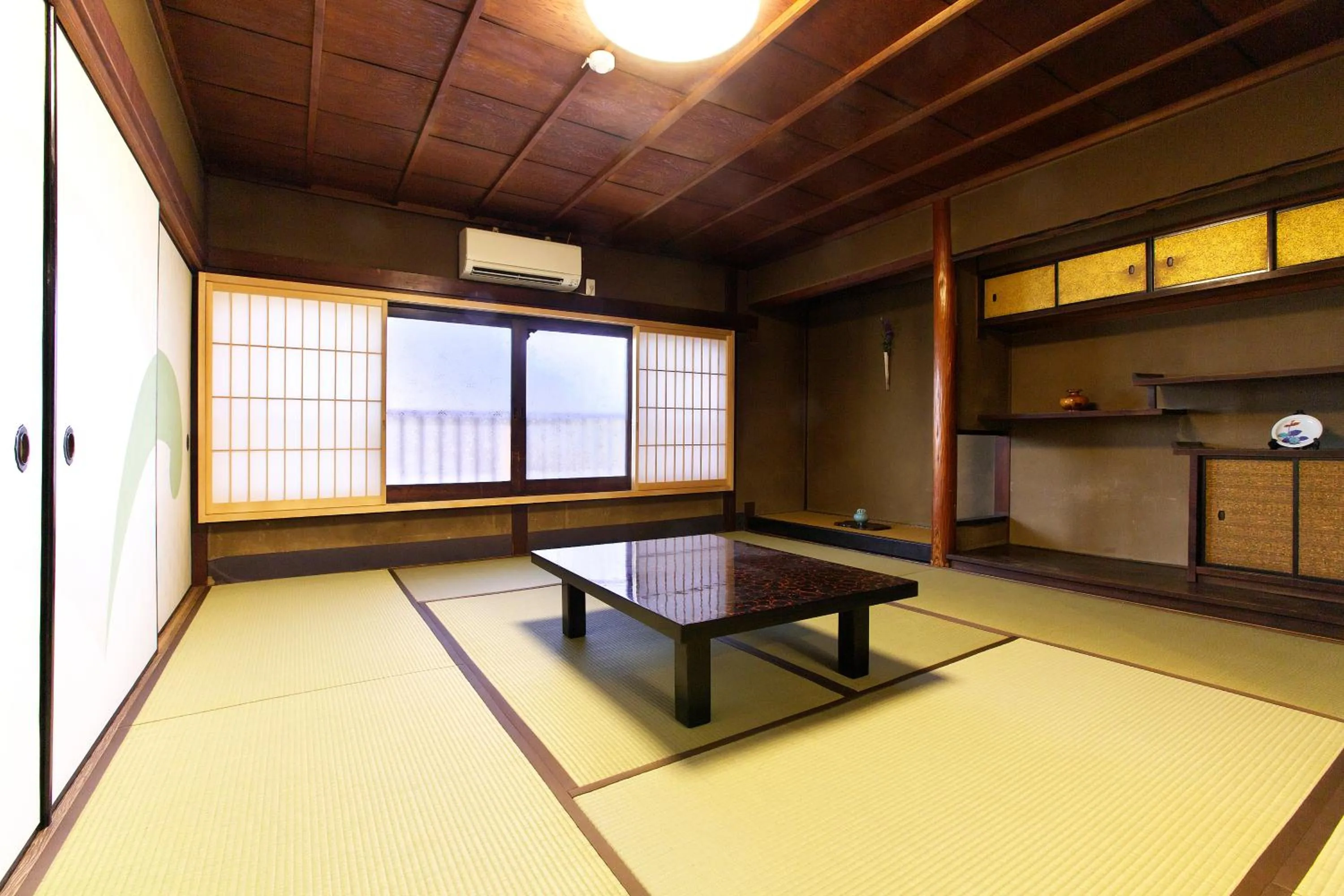Photo of the whole room in Gallery Nozawa Inn