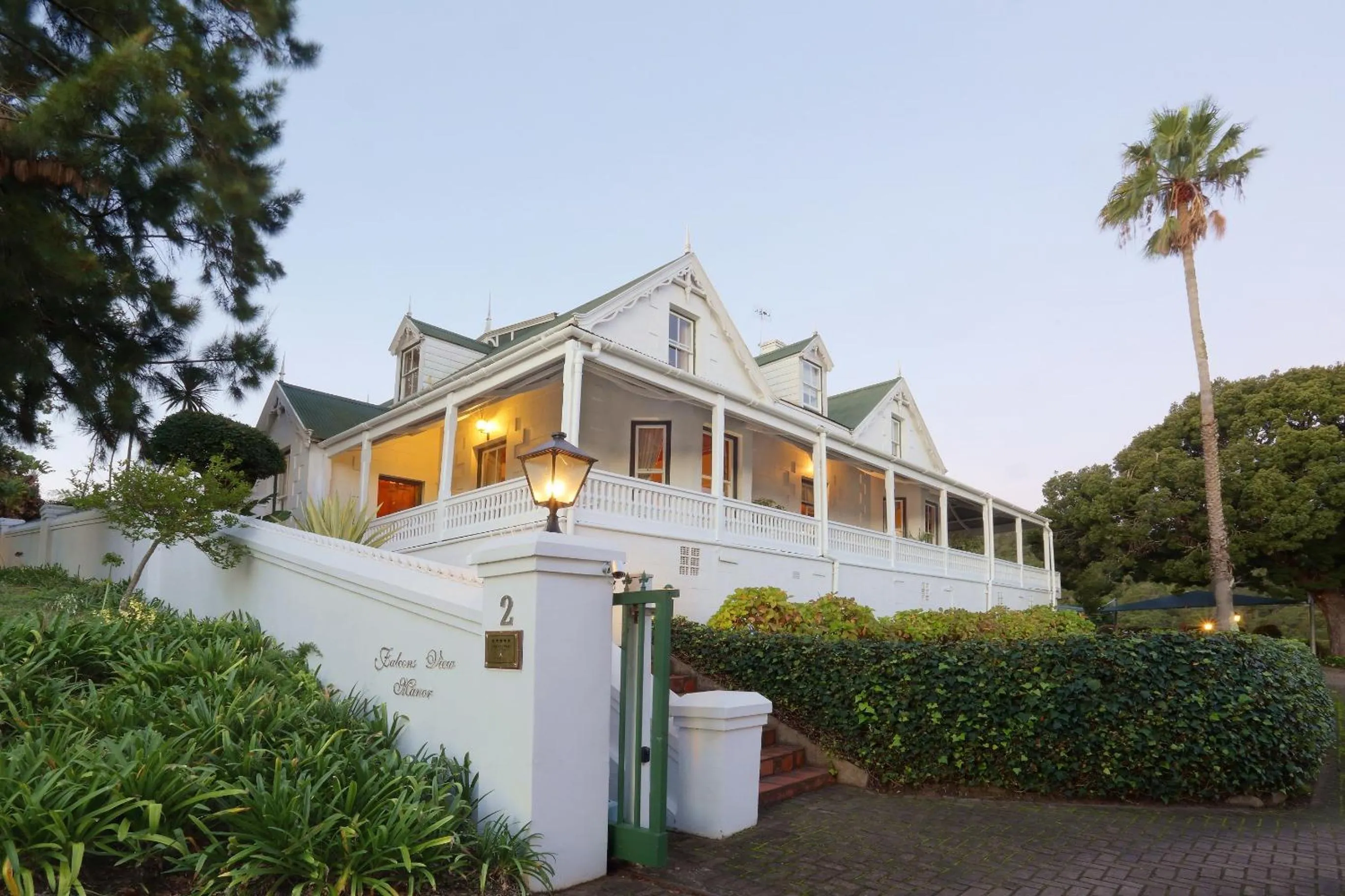 Facade/entrance in Falcons View Manor