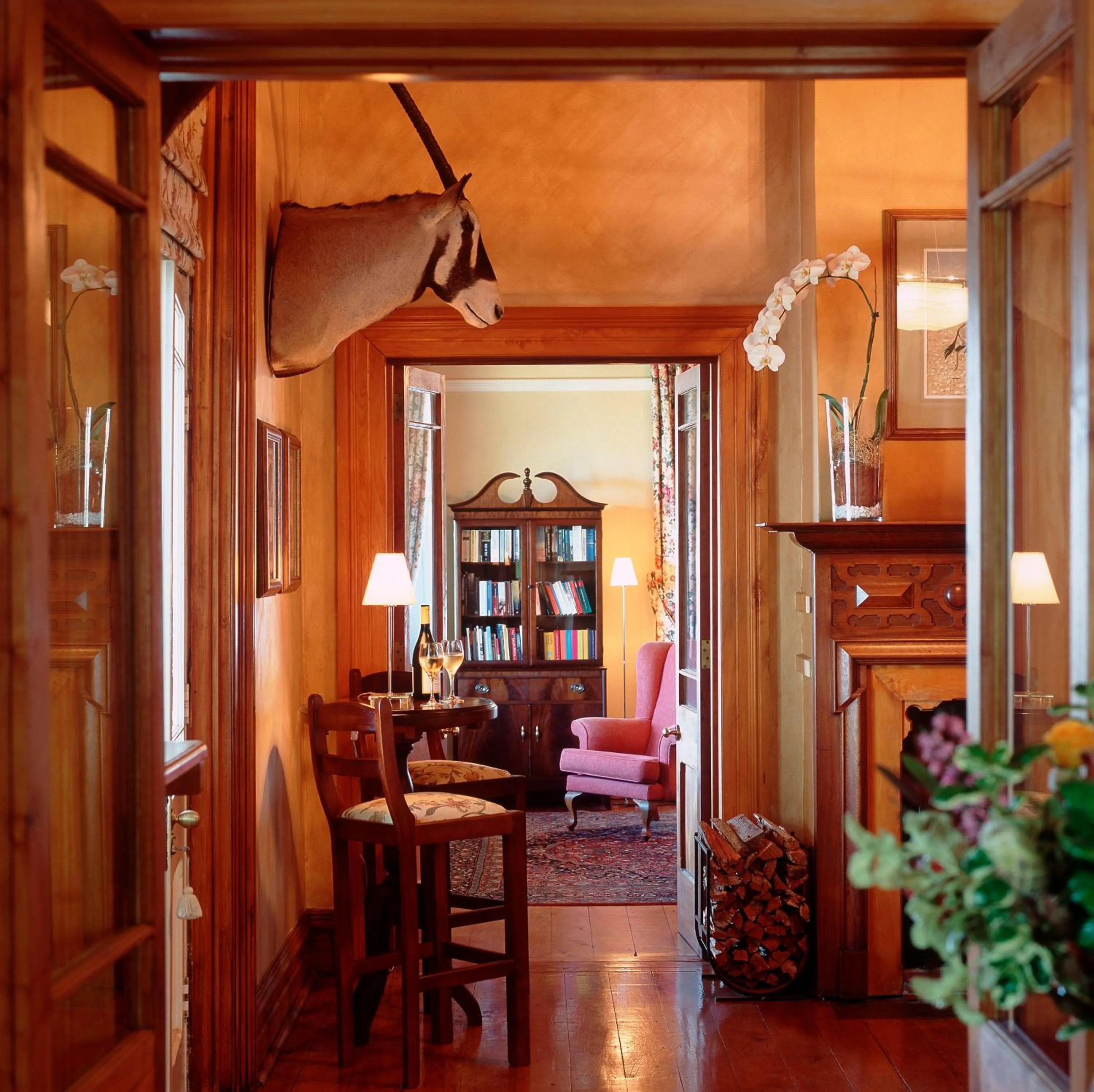 Lounge or bar in Falcons View Manor