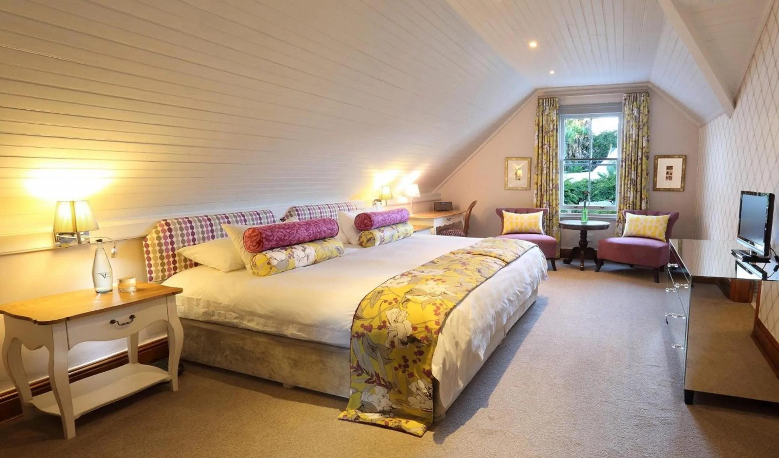 Bed in Falcons View Manor