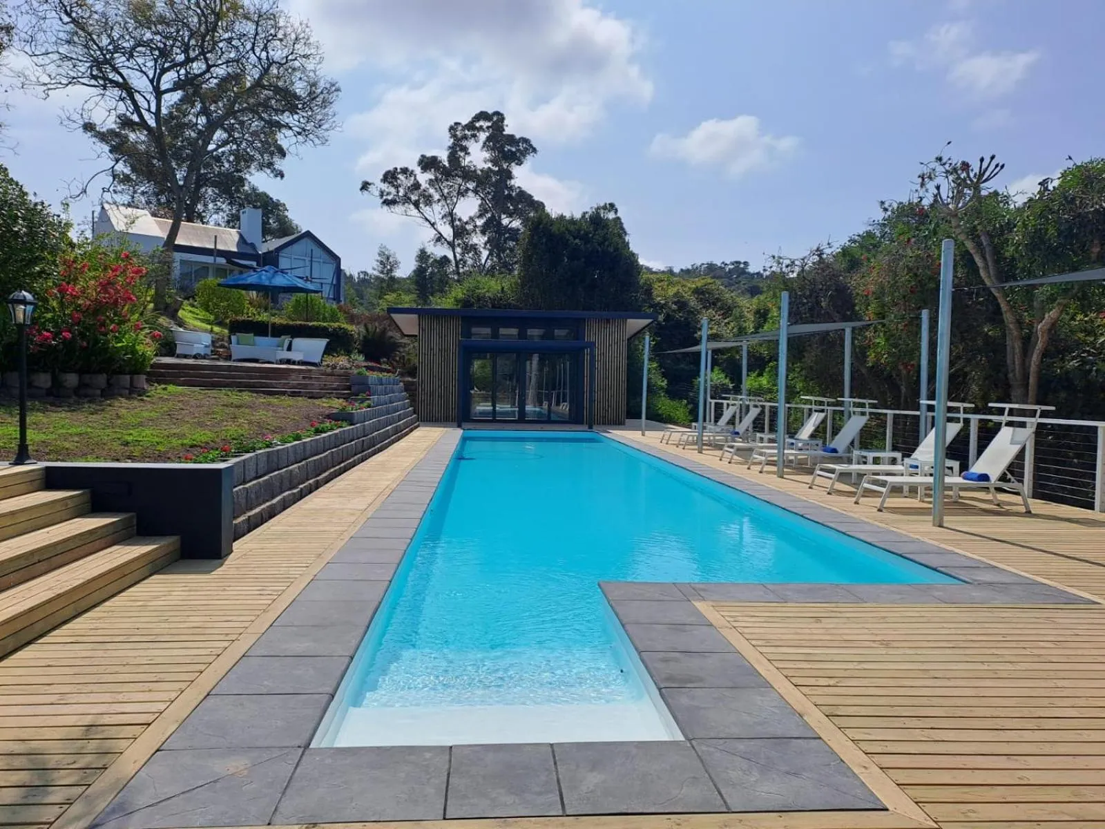 Garden in Falcons View Manor