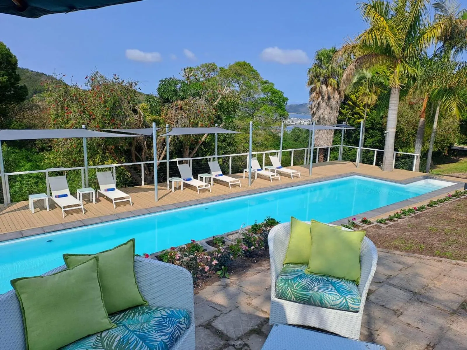 Garden in Falcons View Manor