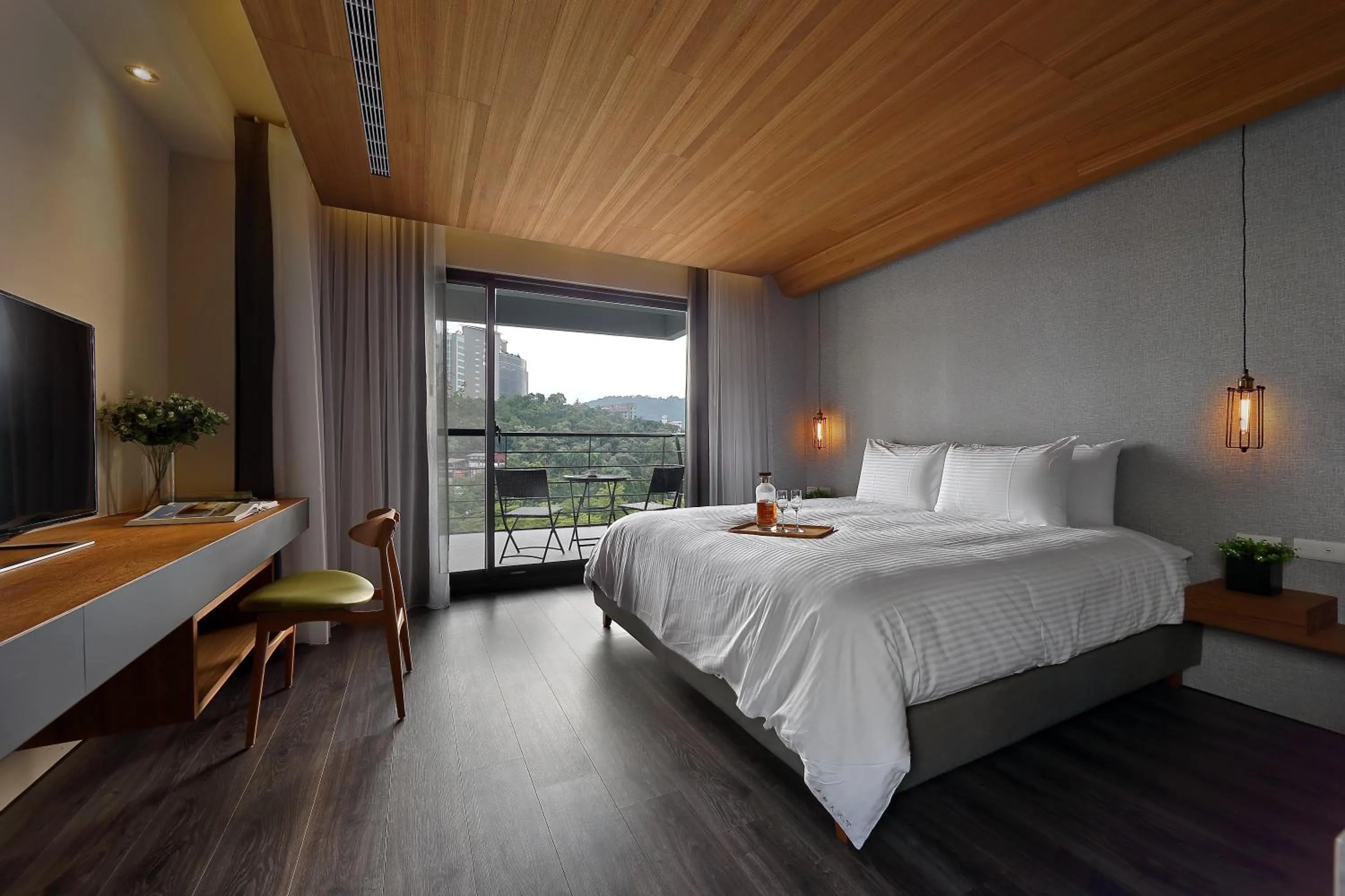 Bed in Sun Moon Lake Blue Sky Bay B&B