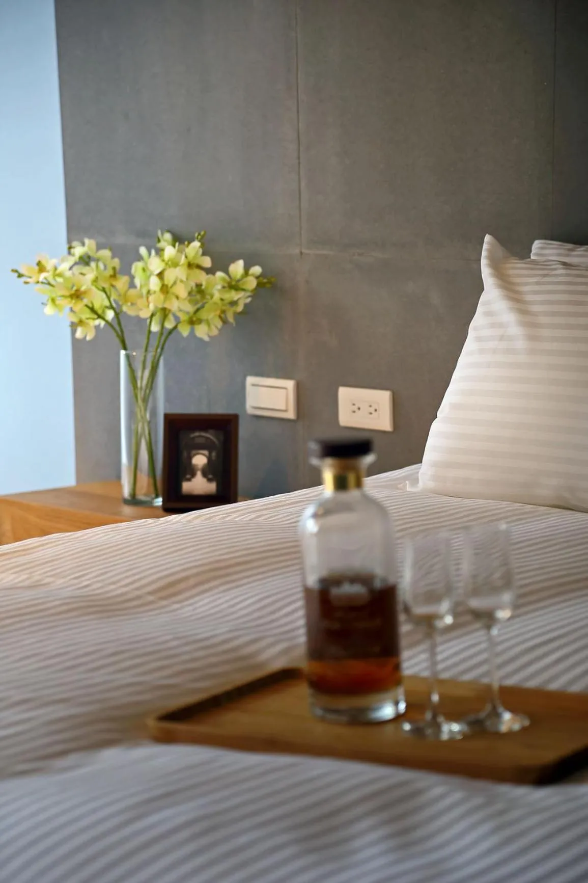 Bed in Sun Moon Lake Blue Sky Bay B&B