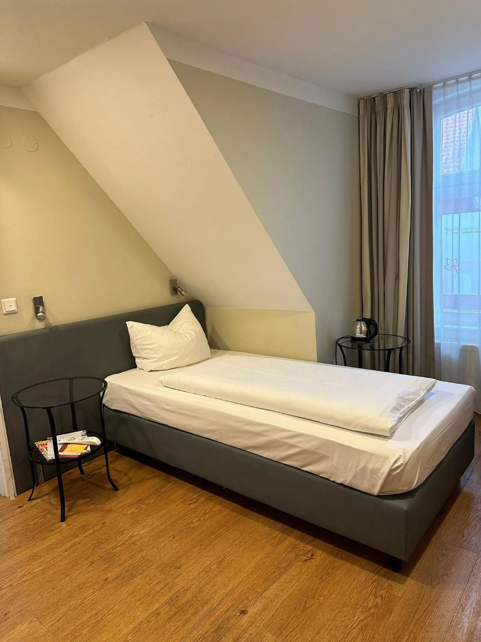 Photo of the whole room, Bed in Hotel Zum Roten Tore