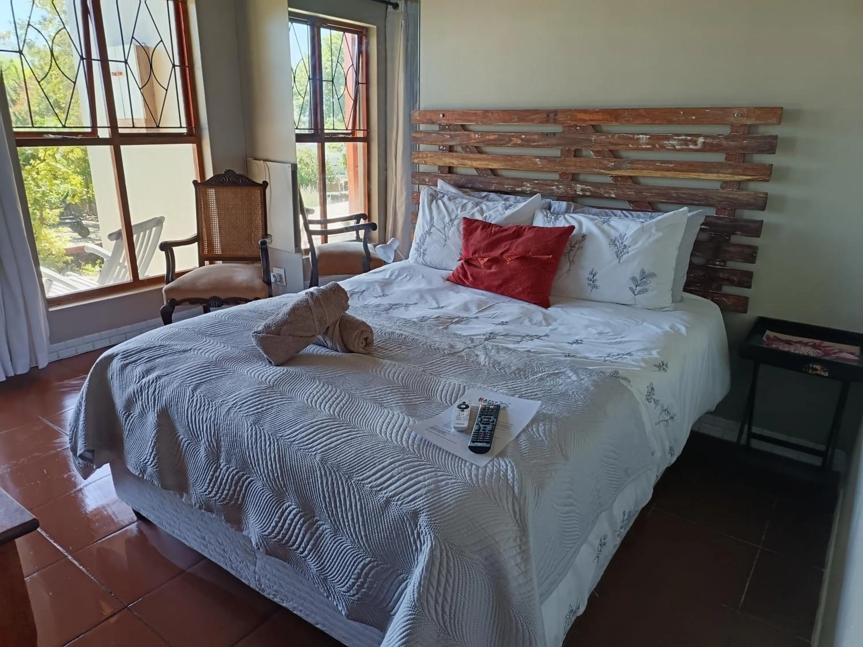 Photo of the whole room, Bed in Happy Homes - Imhoffs Gift