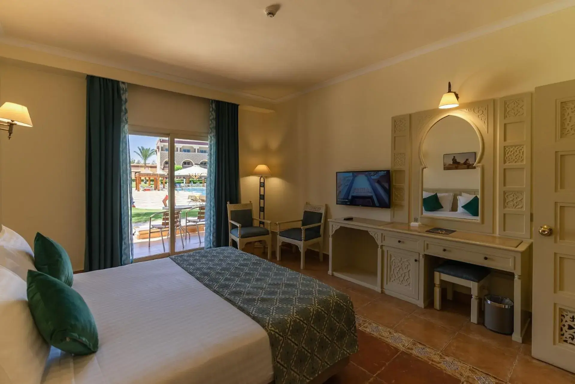 Bedroom, Bed in Sunrise Mamlouk Palace Resort Bedroom, Bed in Sunrise Mamlouk Palace Resort