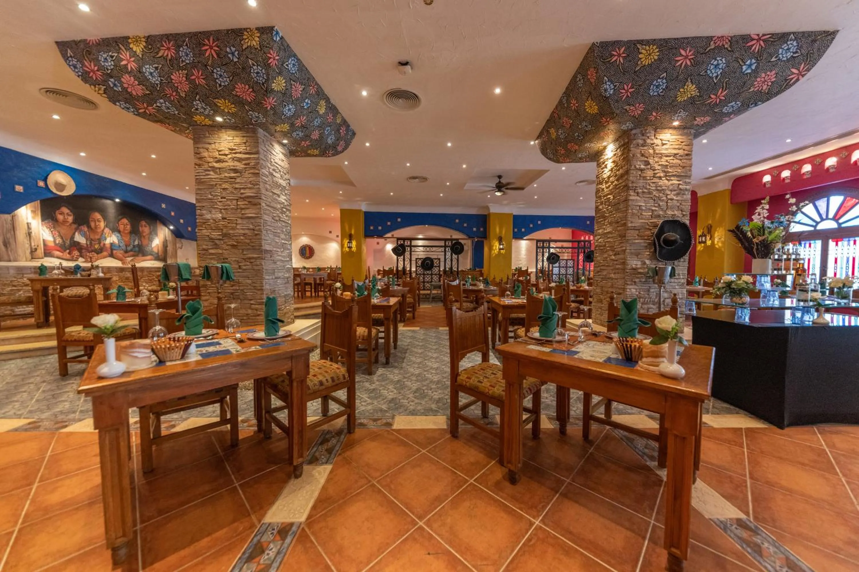 Restaurant/places to eat in Sunrise Mamlouk Palace Resort
