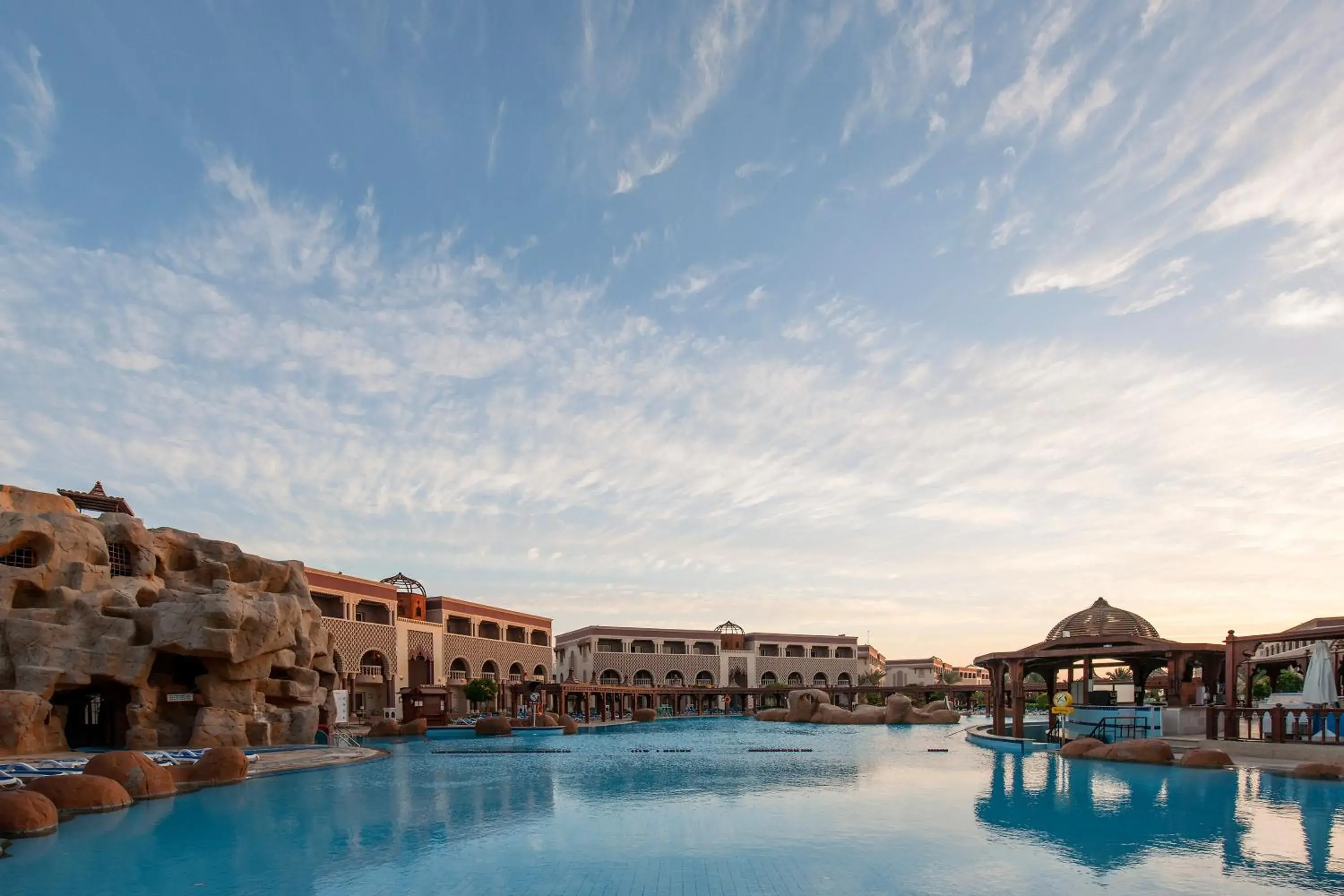 Swimming pool in Sunrise Mamlouk Palace Resort Swimming pool in Sunrise Mamlouk Palace Resort