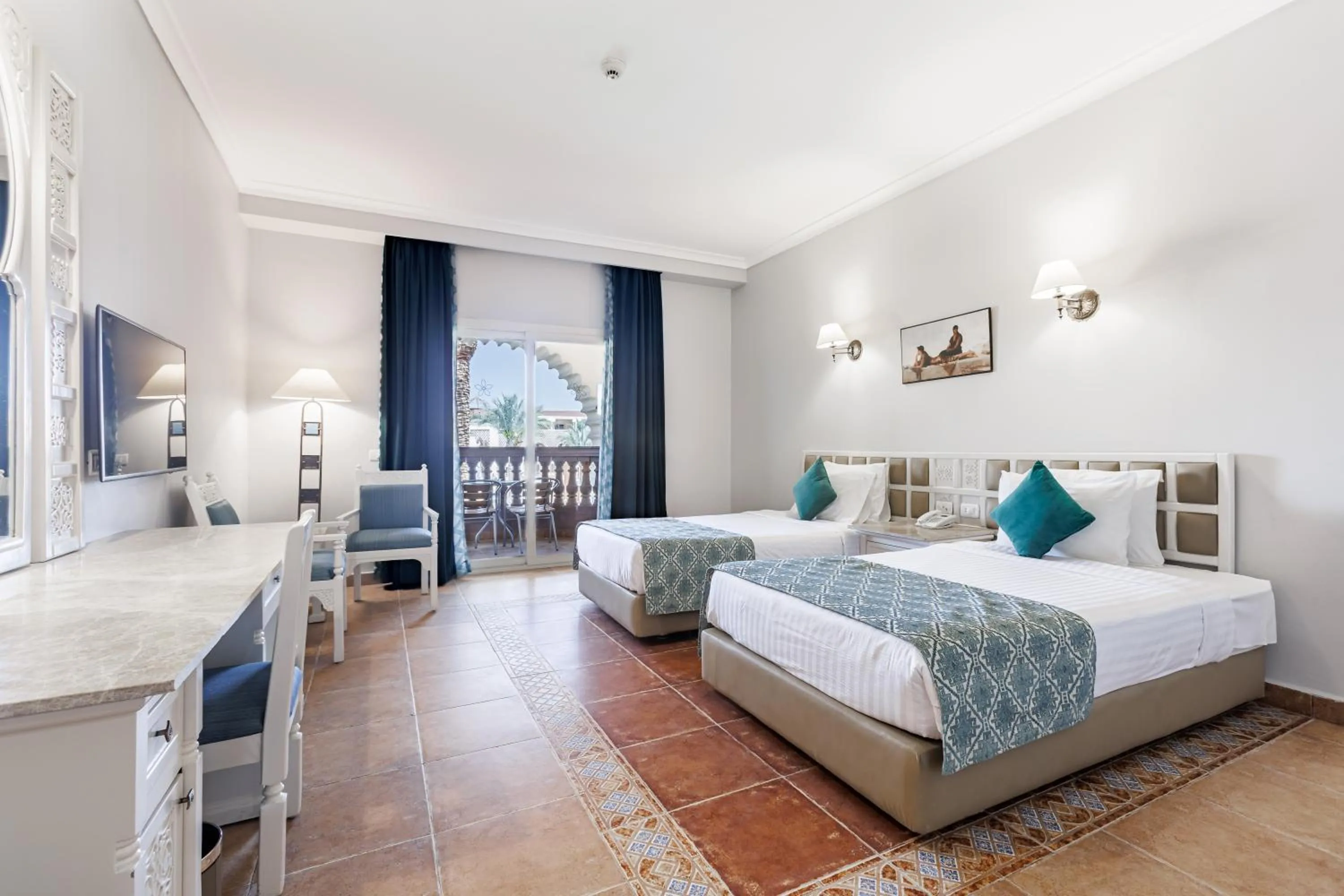 Bed in Sunrise Mamlouk Palace Resort