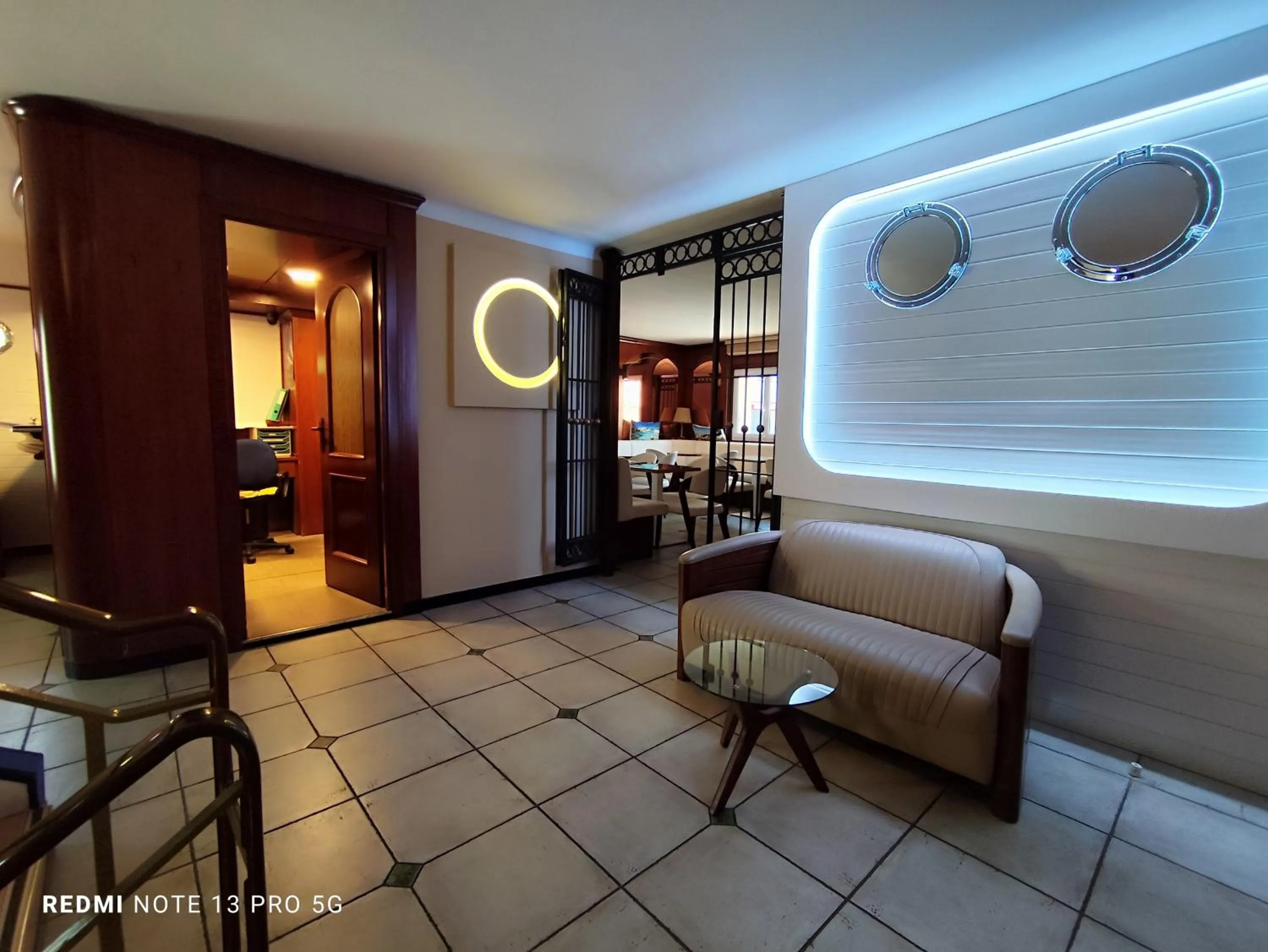 Lobby or reception in Hôtel Le Claridge