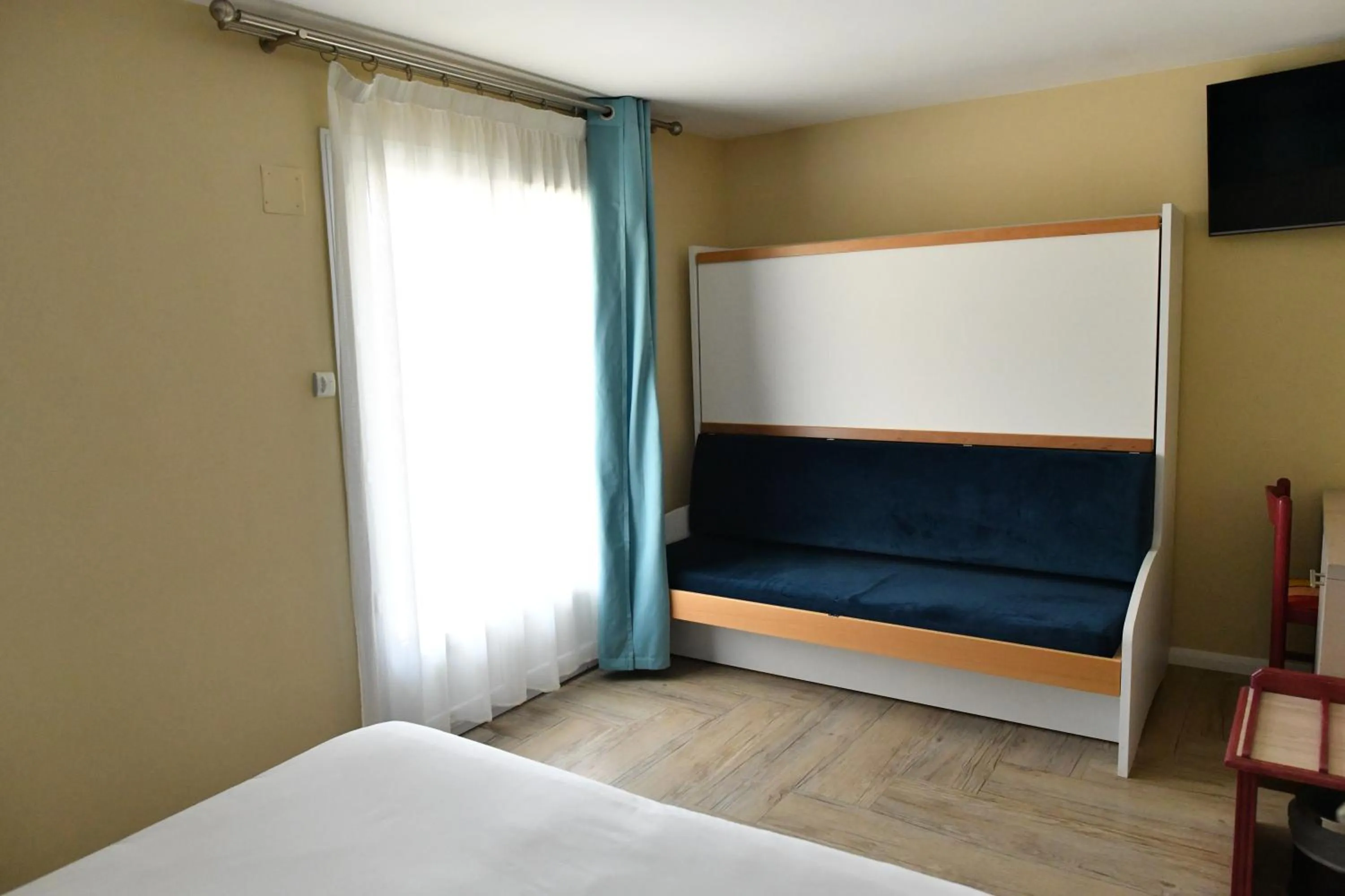 Bed in Hôtel Le Claridge