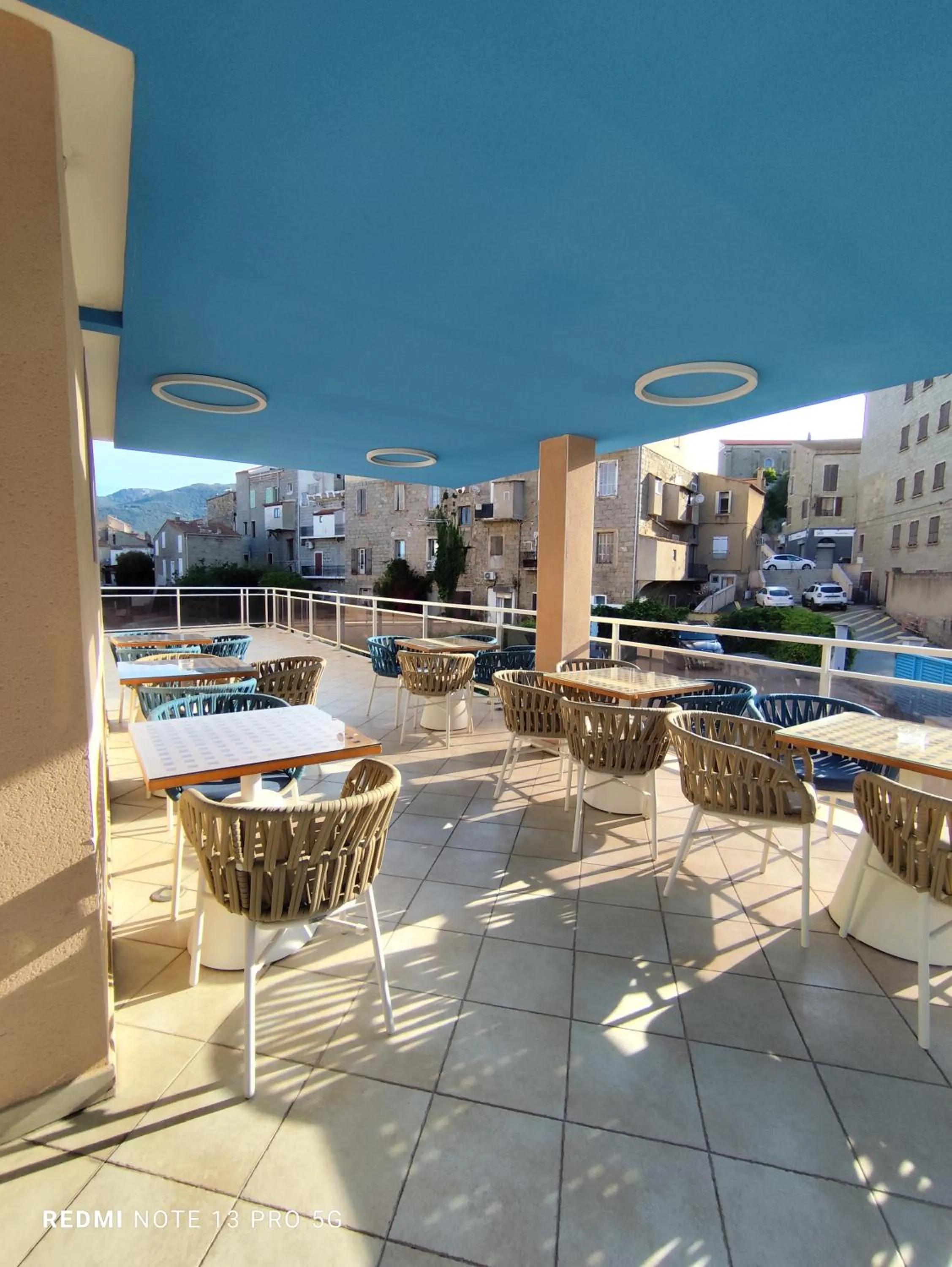 Patio in Hôtel Le Claridge