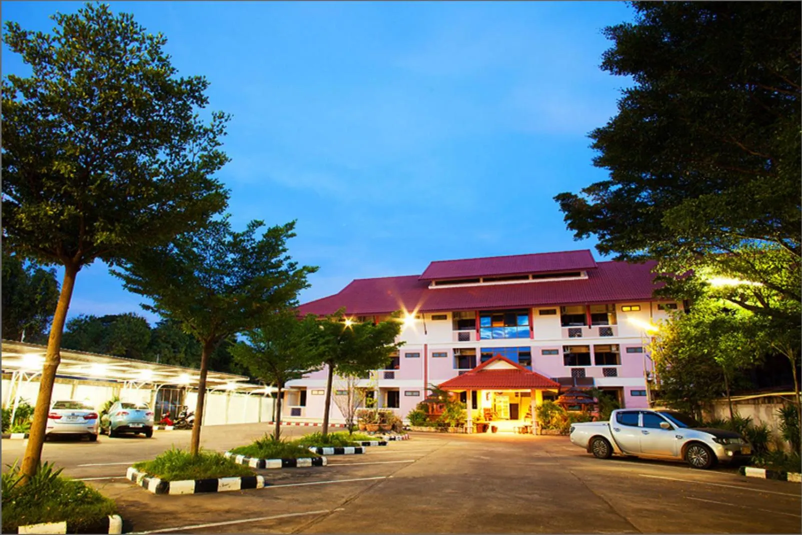 Property building in Chatsuree Mansion