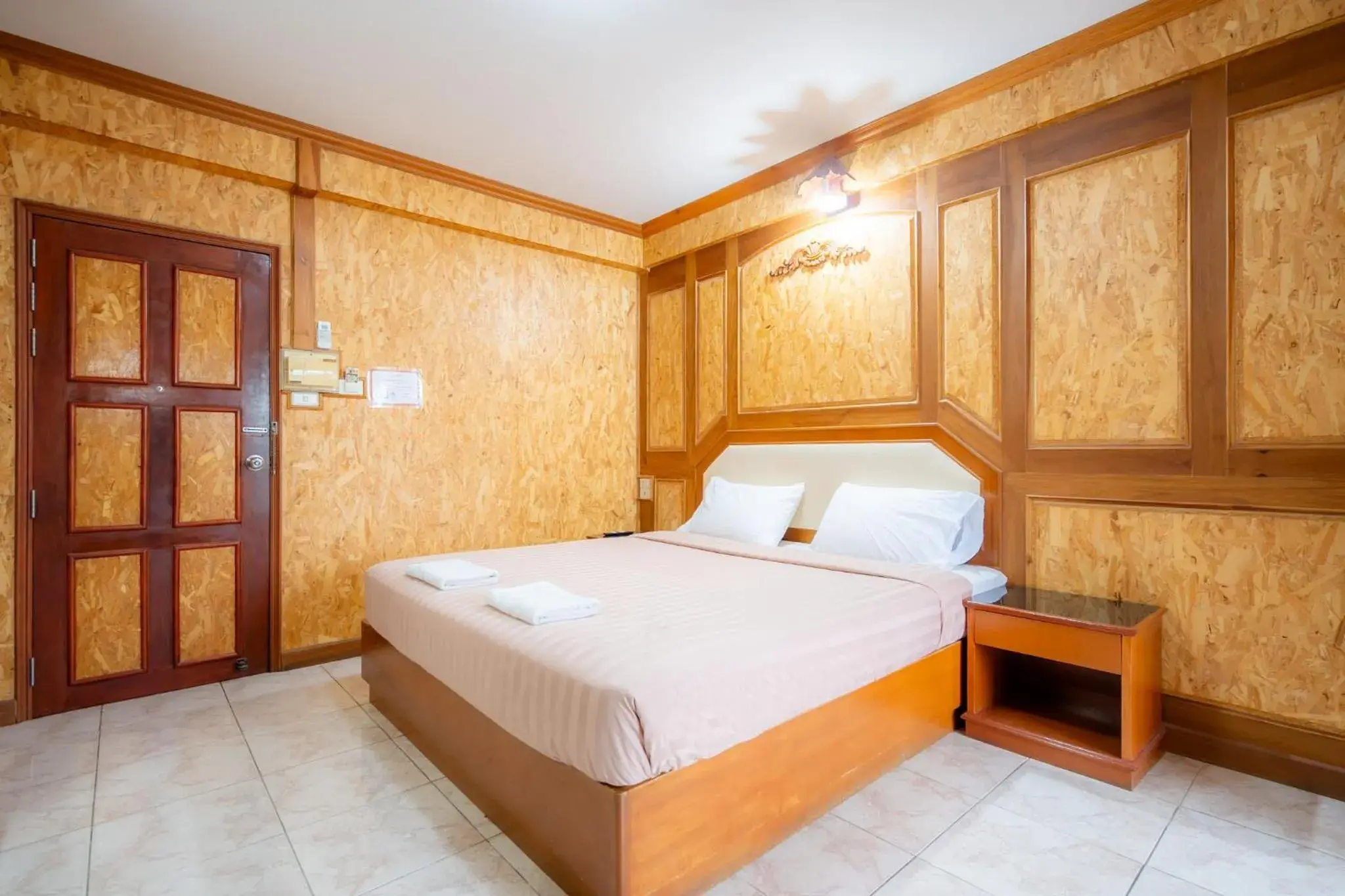 Bed in Chatsuree Mansion Bed in Chatsuree Mansion