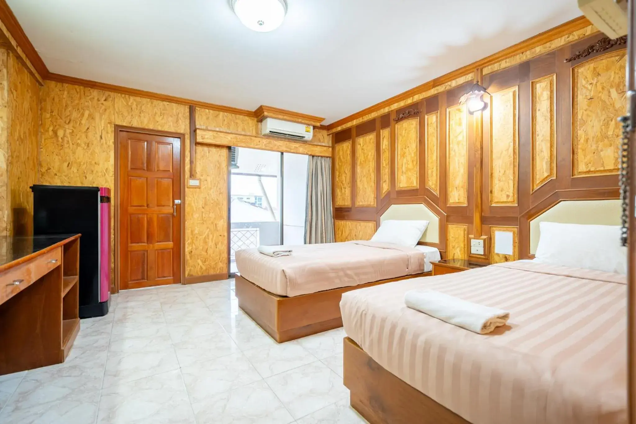 Bed in Chatsuree Mansion Bed in Chatsuree Mansion