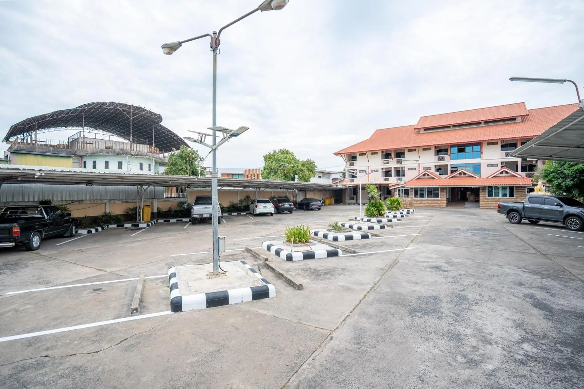 Property building in Chatsuree Mansion