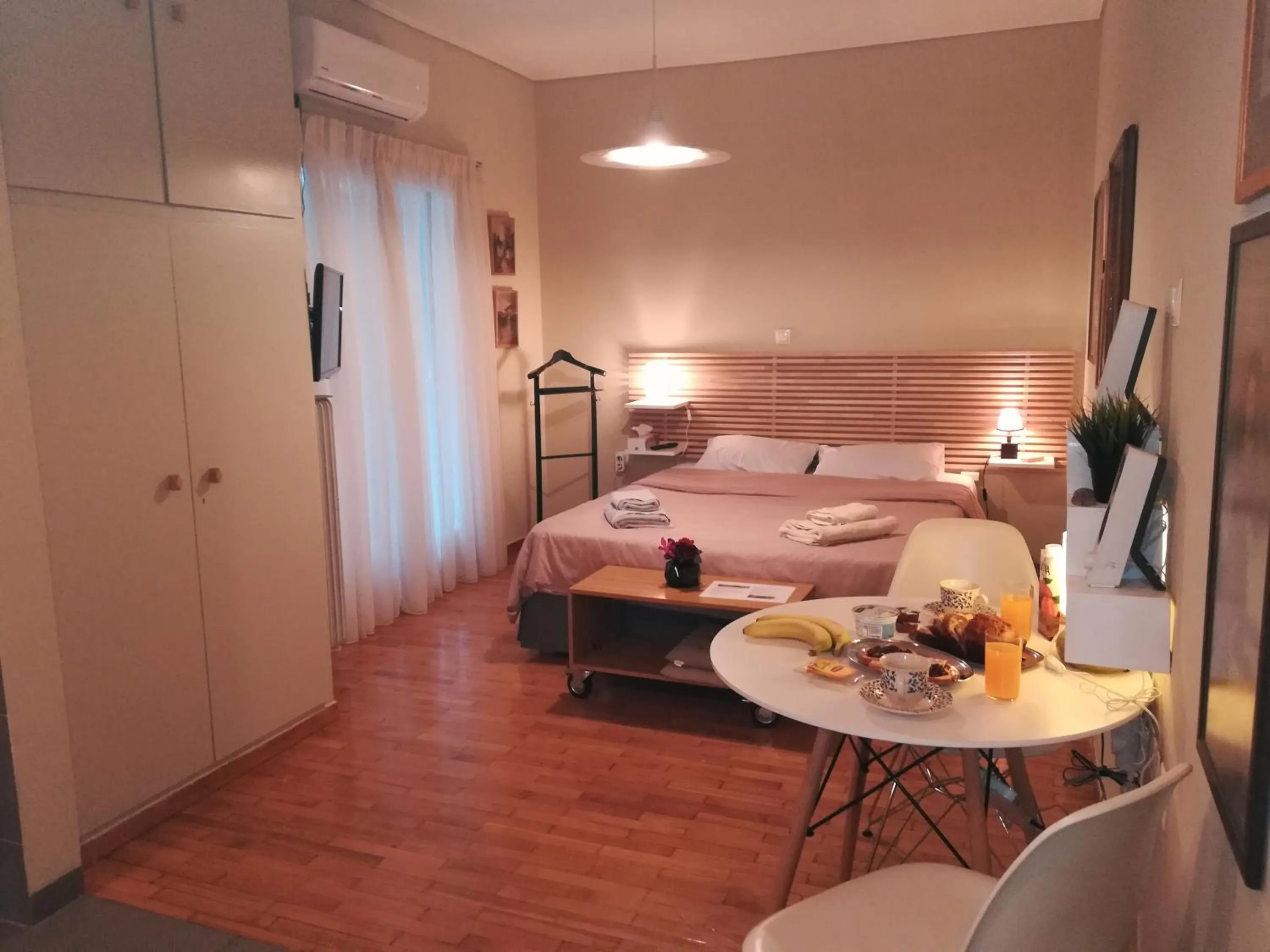 Koukaki ideal studio for 2