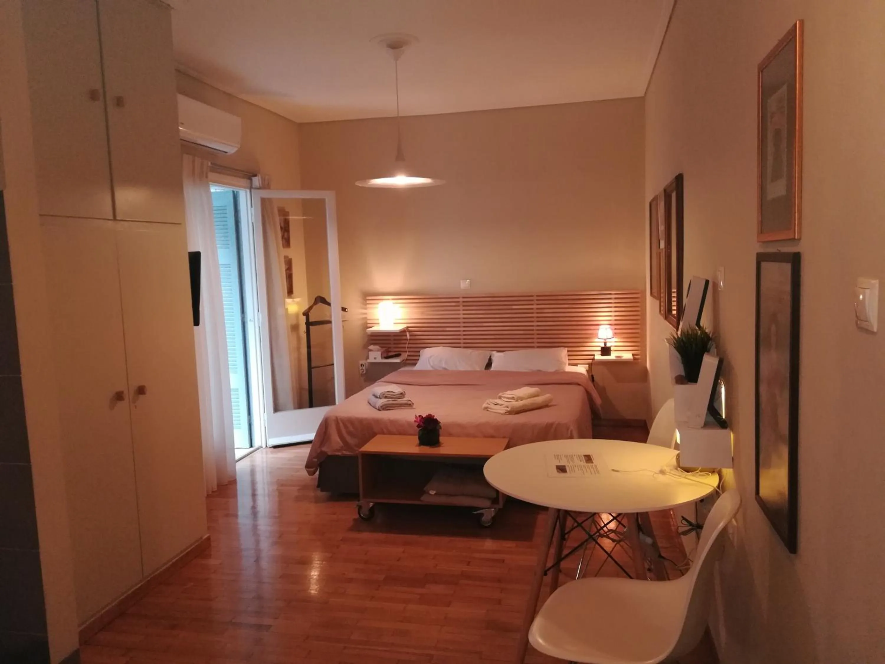 Koukaki ideal studio for 2