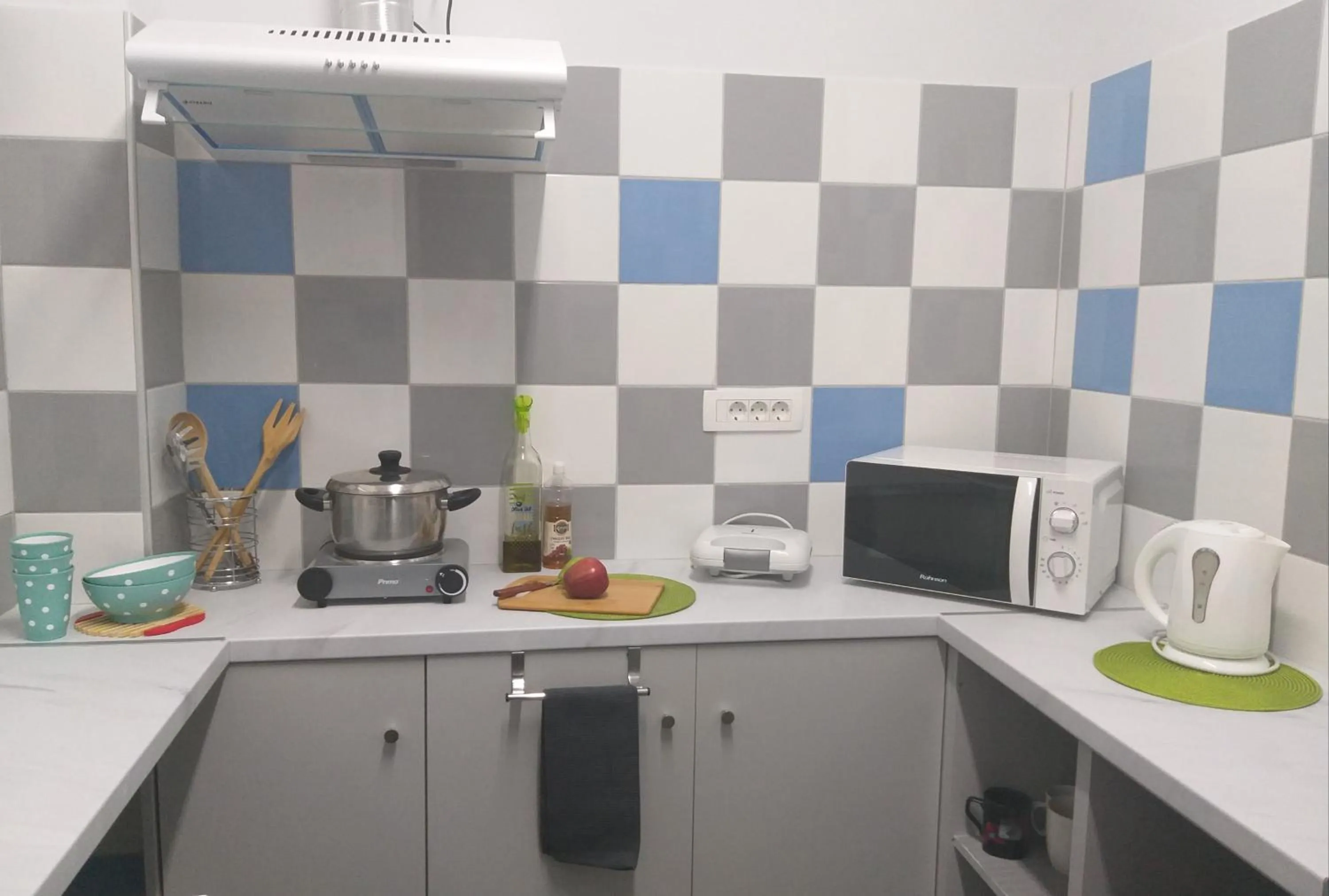 Communal kitchen in Youth hostel Anna