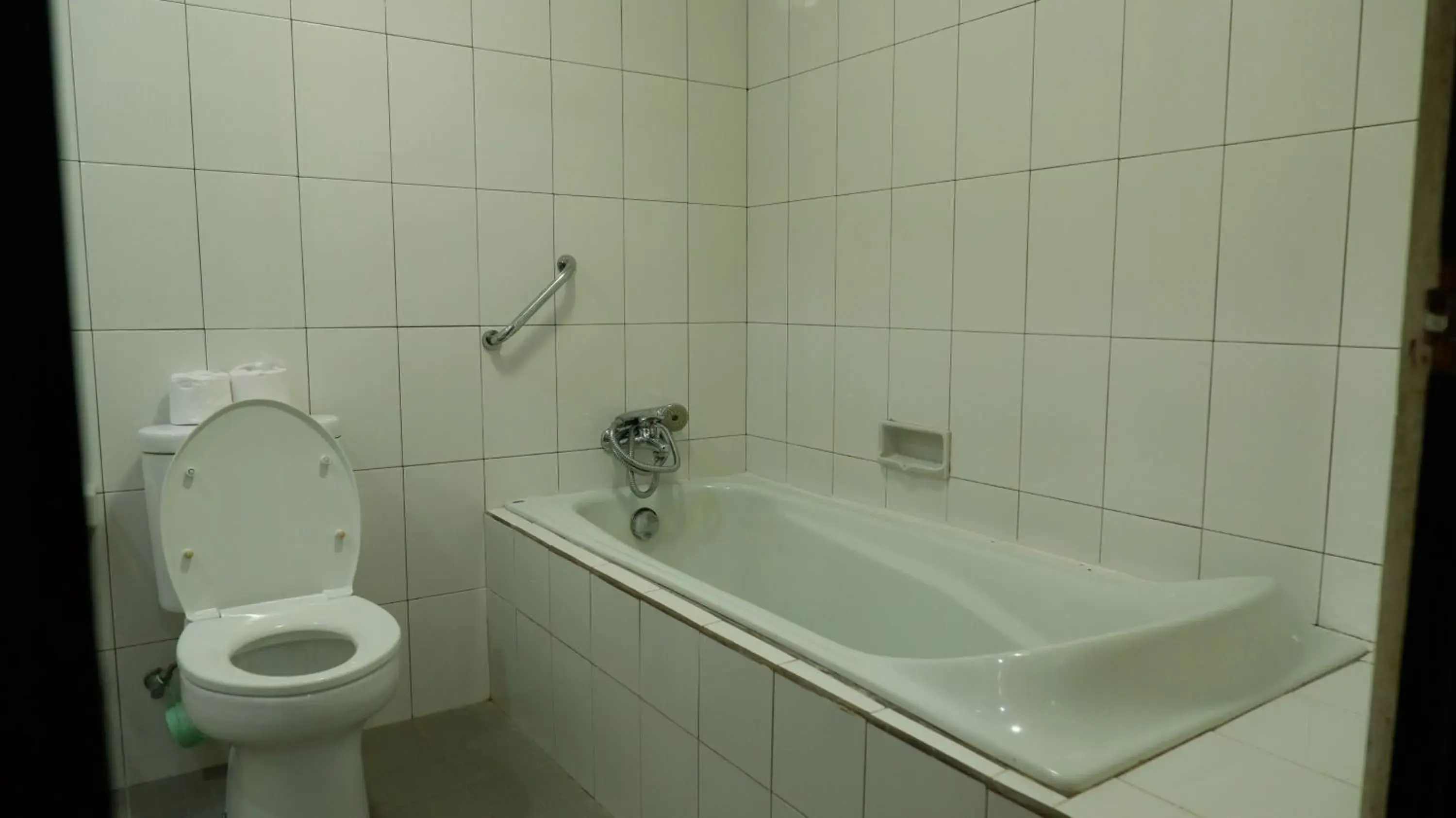 Bathroom in Swastika Bungalows Bathroom in Swastika Bungalows