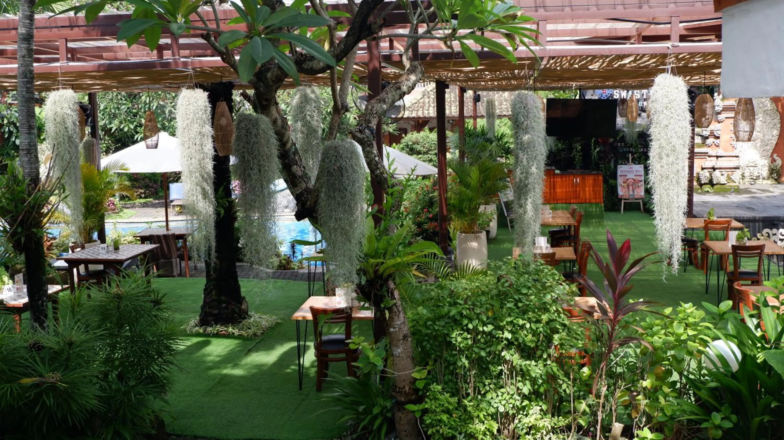 Restaurant/places to eat in Swastika Bungalows