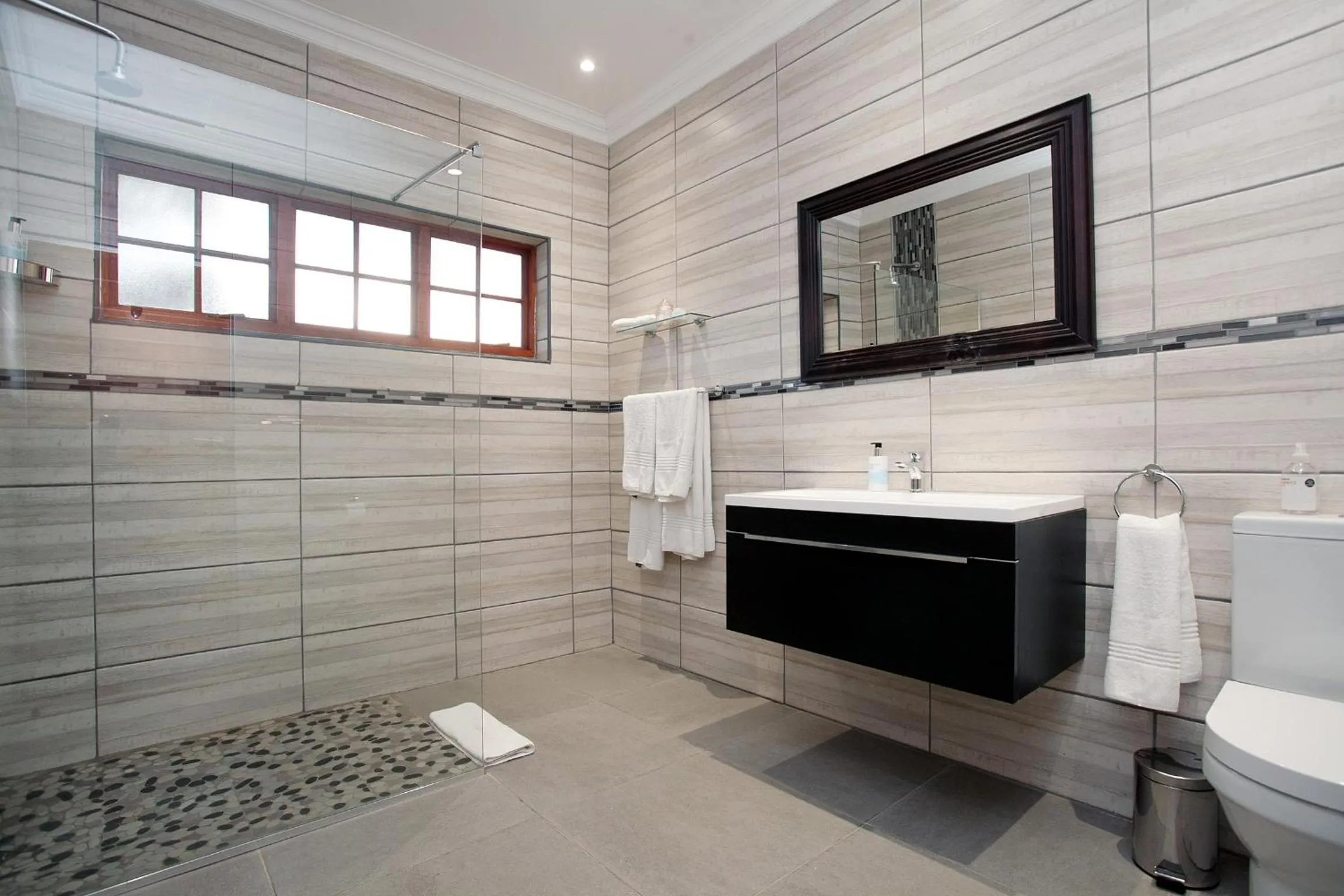 Shower in De Old Drift Guest Farm