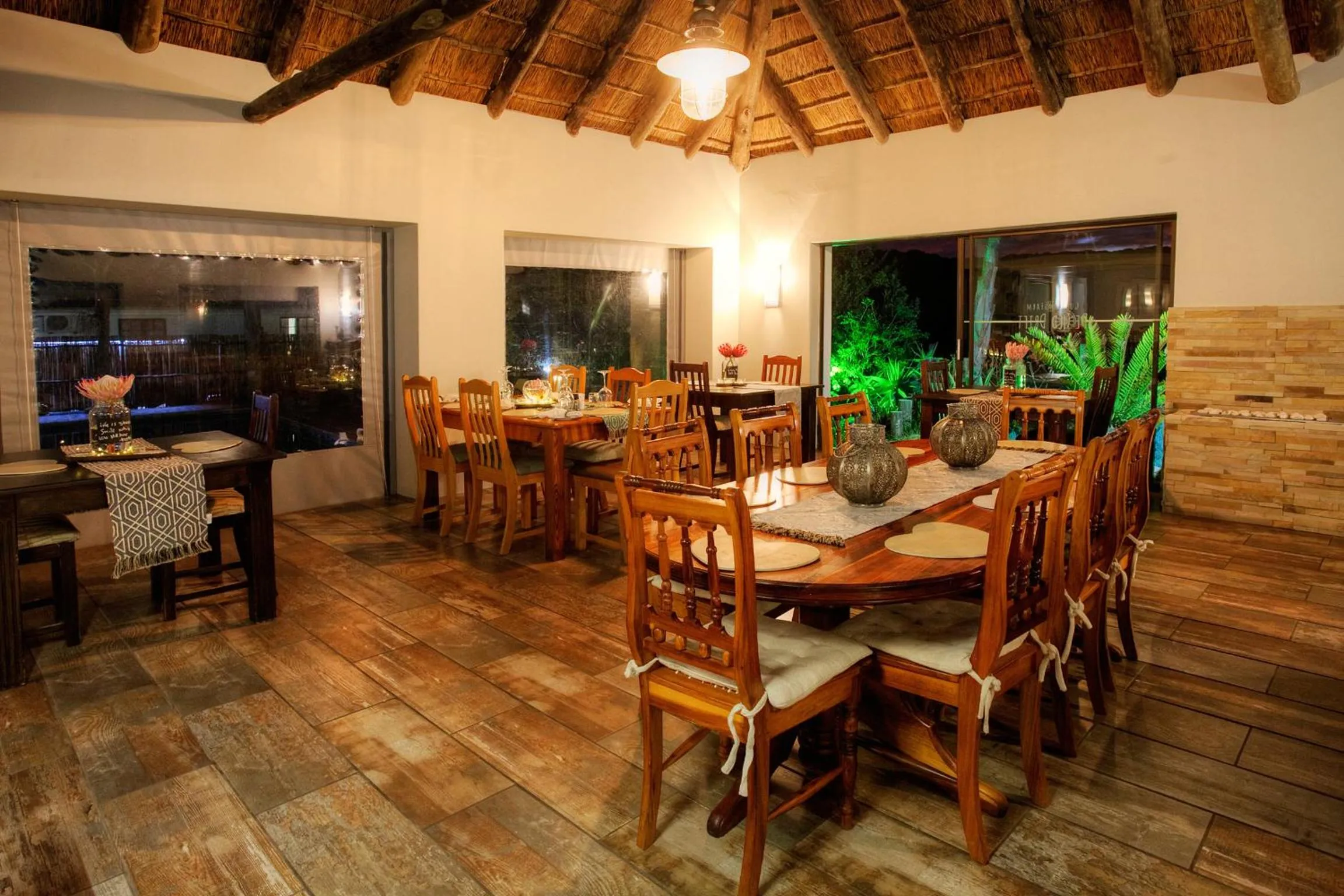 Communal lounge/ TV room in De Old Drift Guest Farm