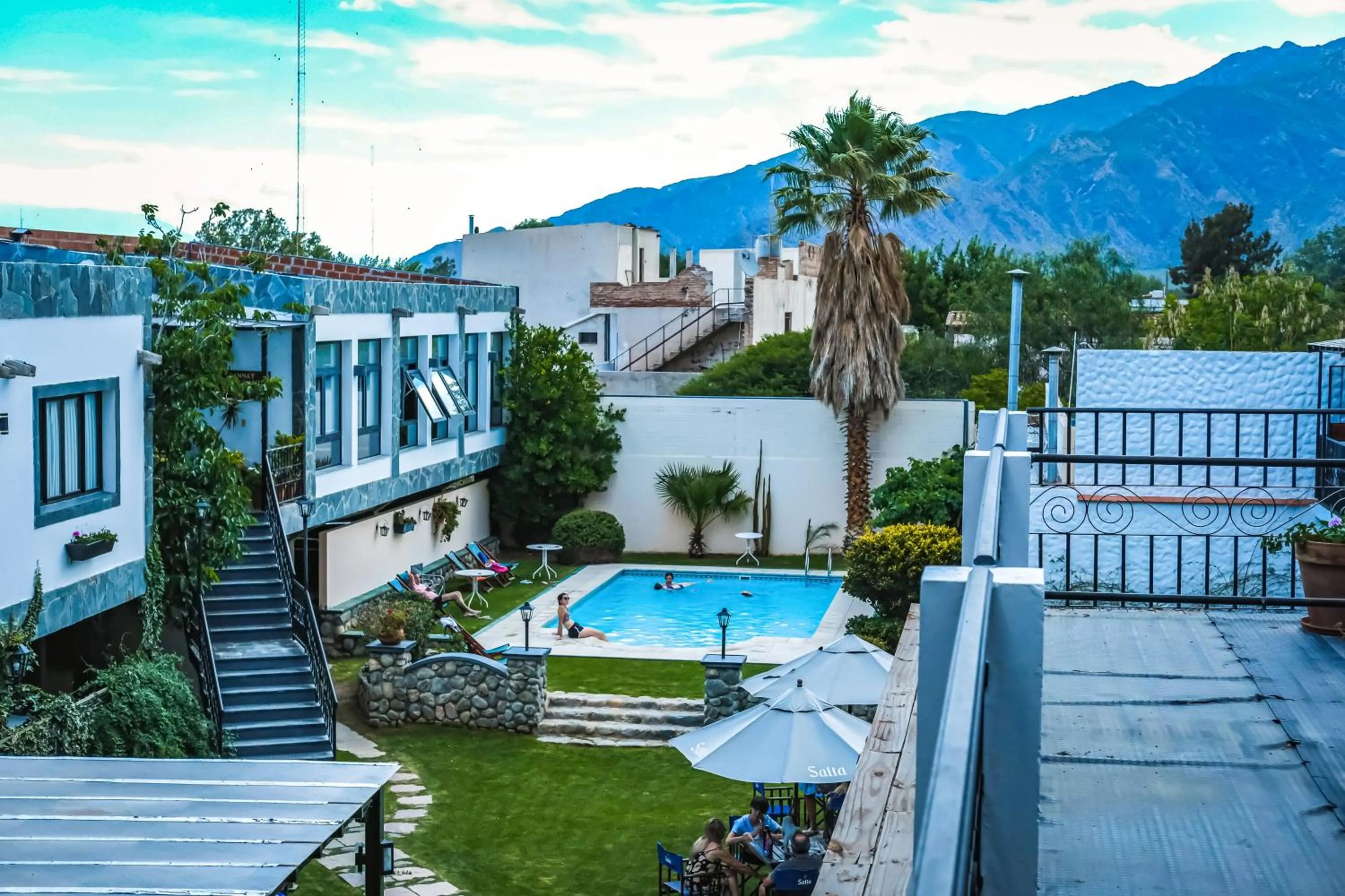 Swimming pool in Hotel Los Sauces