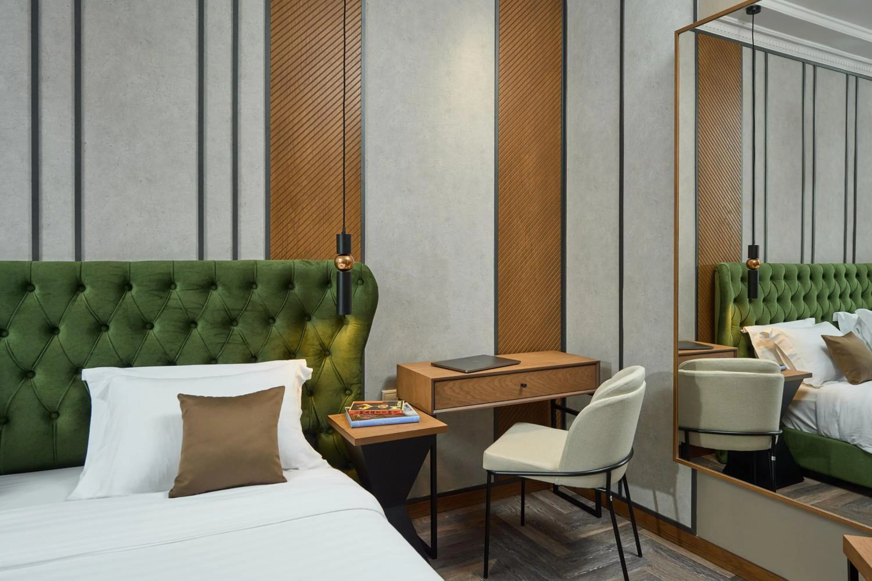 Bed in Royal Hotel Thessaloniki