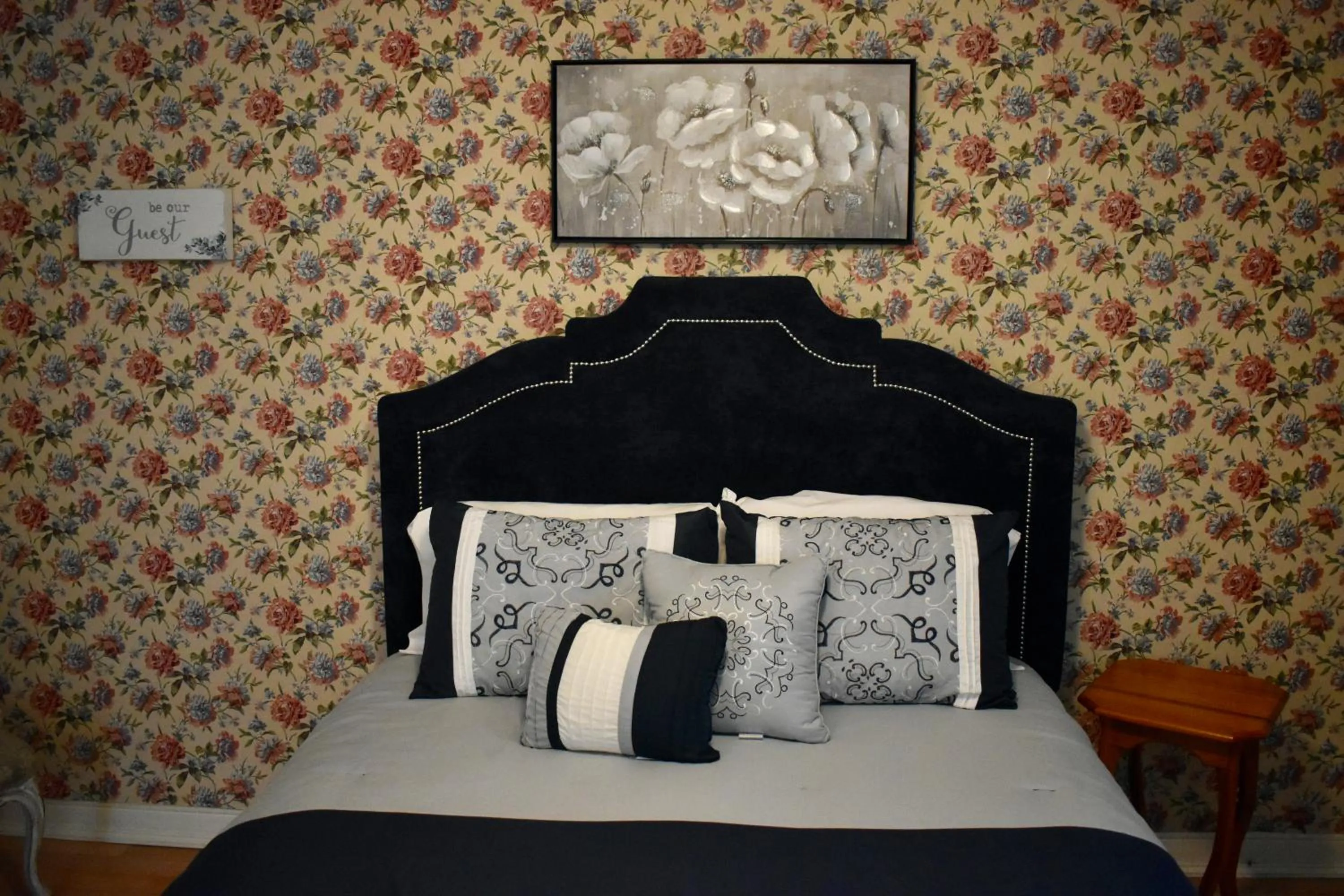 Bed in Harbour House Inn B&B