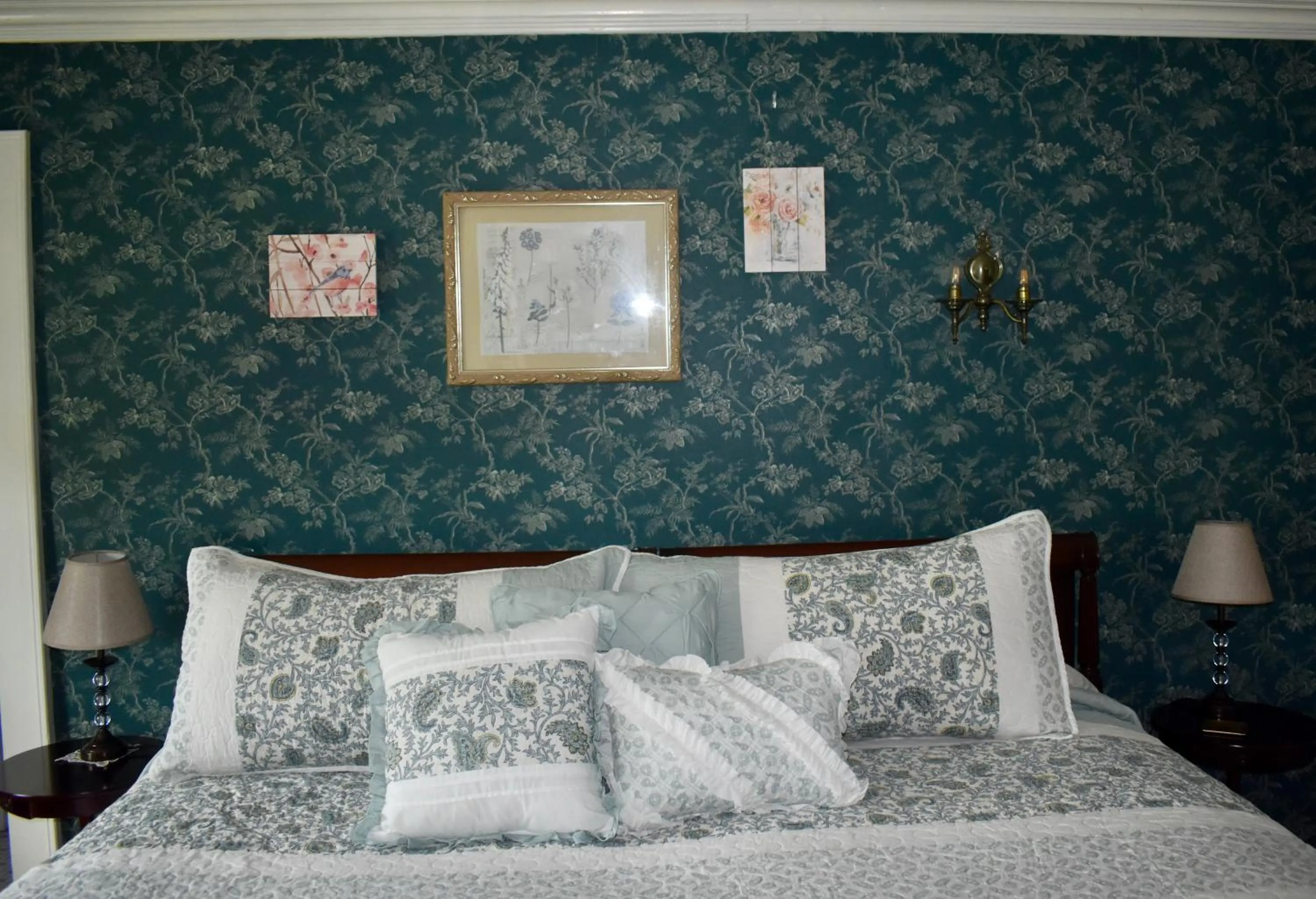 Bed in Harbour House Inn B&B