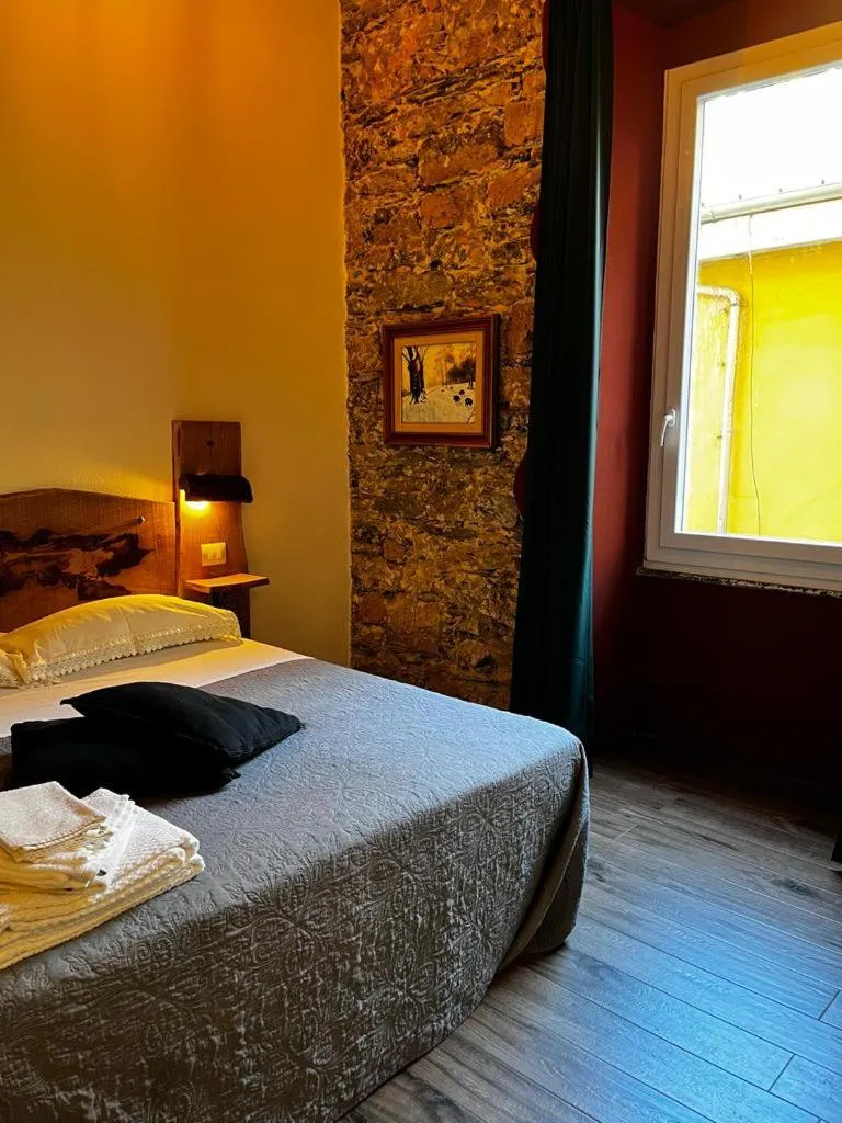 Bed in La Taverna del Metallo Rooms