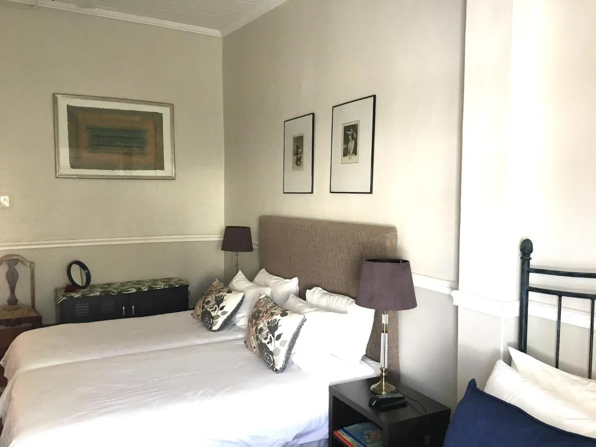 Family Room in John Montagu Accommodation Family Room in John Montagu Accommodation