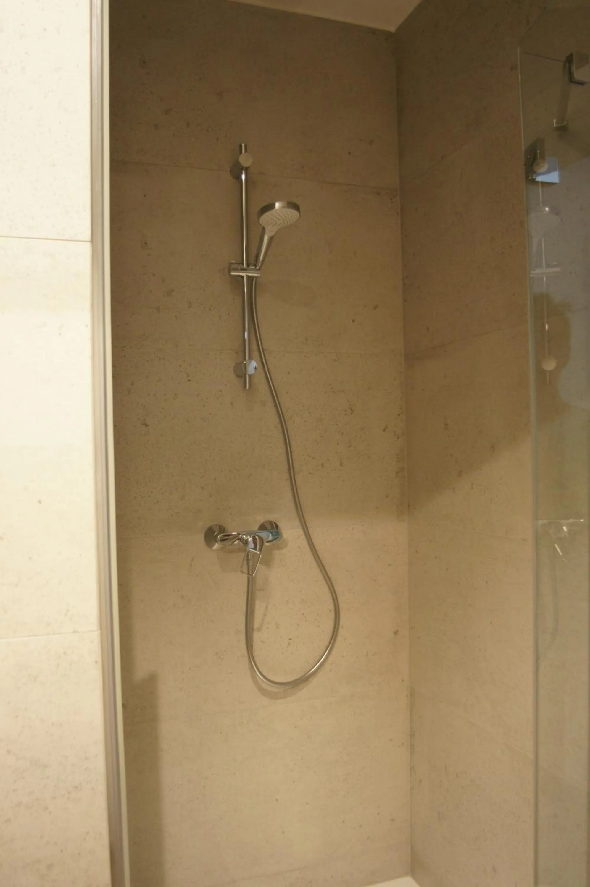 Shower in Q Apartamenty