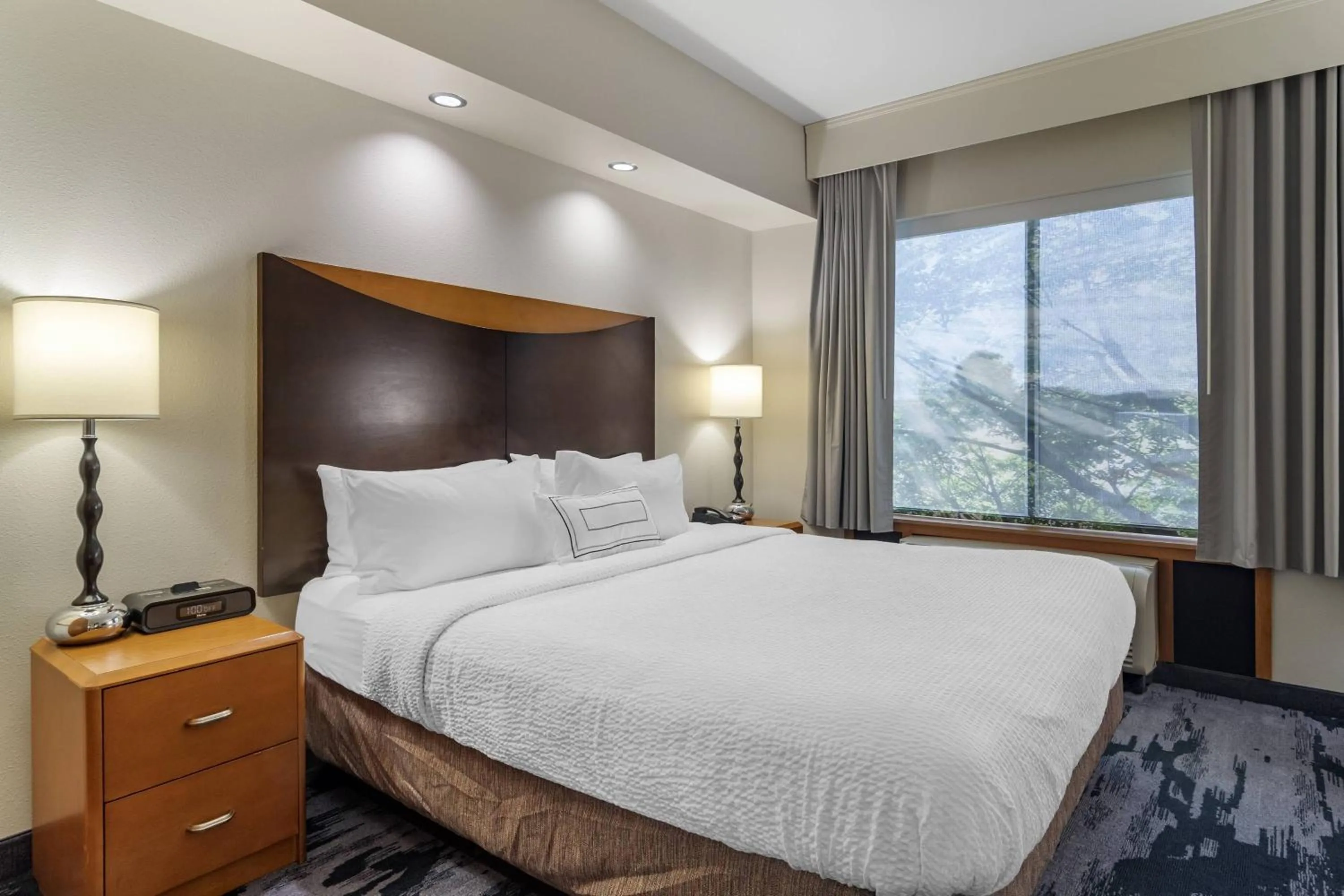 Bedroom, Bed in Fairfield Inn & Suites by Marriott Commerce