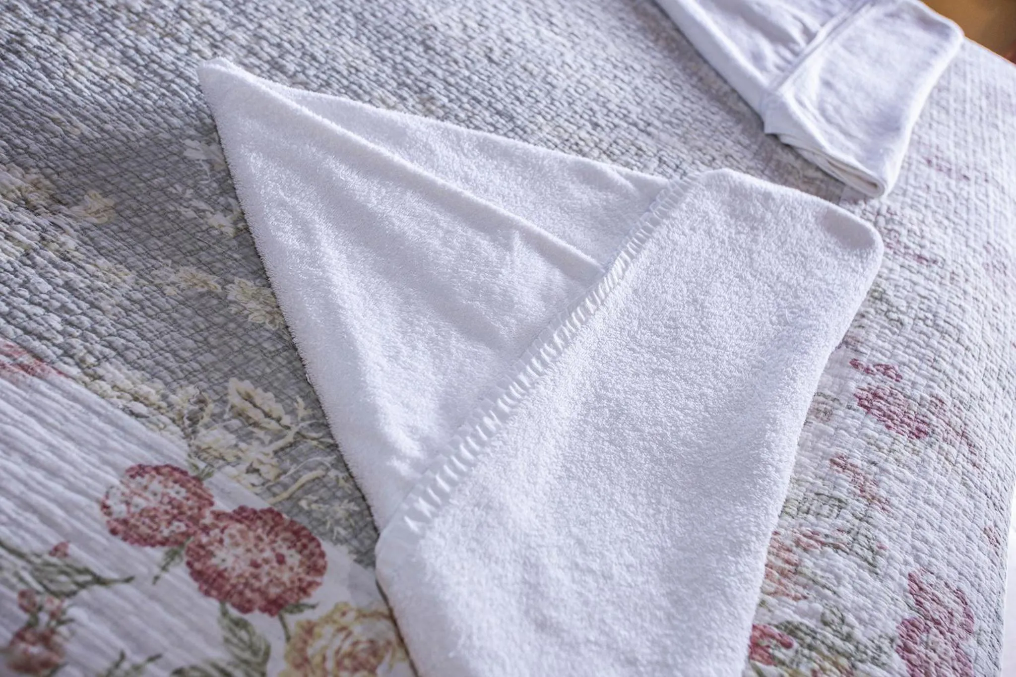 towels, Bed in Hotel Alemão Beach de Ilhabela
