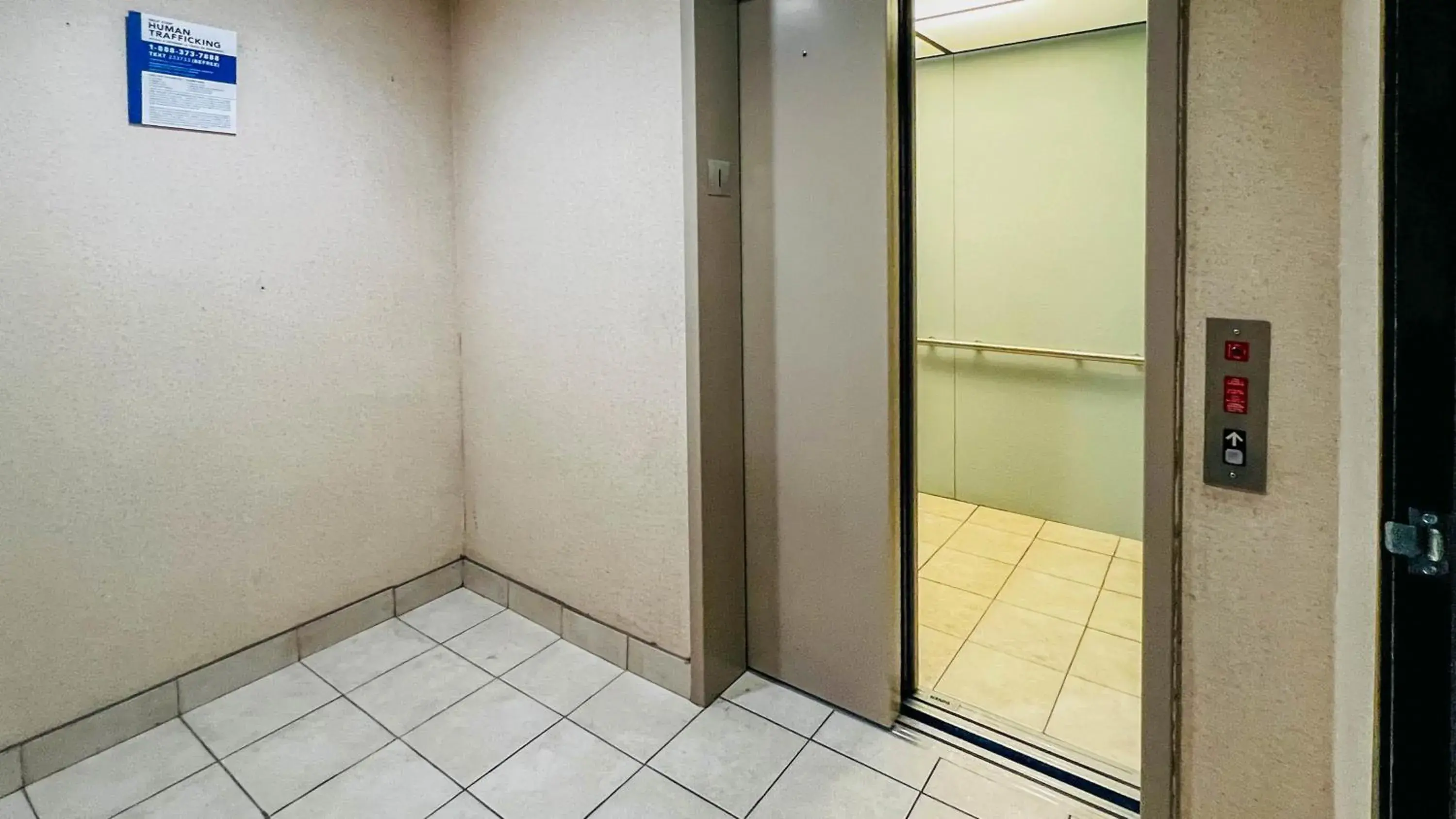 Property building in Studio 6 Suites Portland OR I-5 OHSU Property building in Studio 6 Suites Portland OR I-5 OHSU