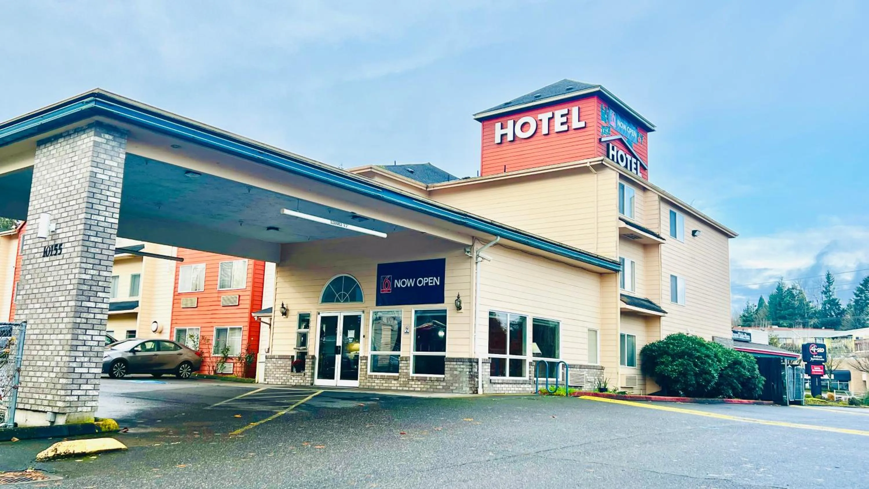 Property building in Suites Portland OR- I-5 OHSU