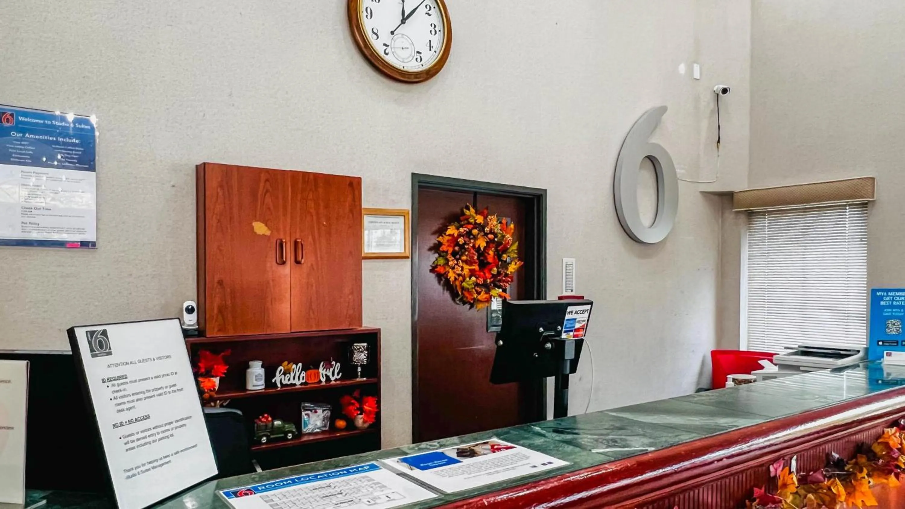 Lobby or reception in Studio 6 Suites Portland OR I-5 OHSU