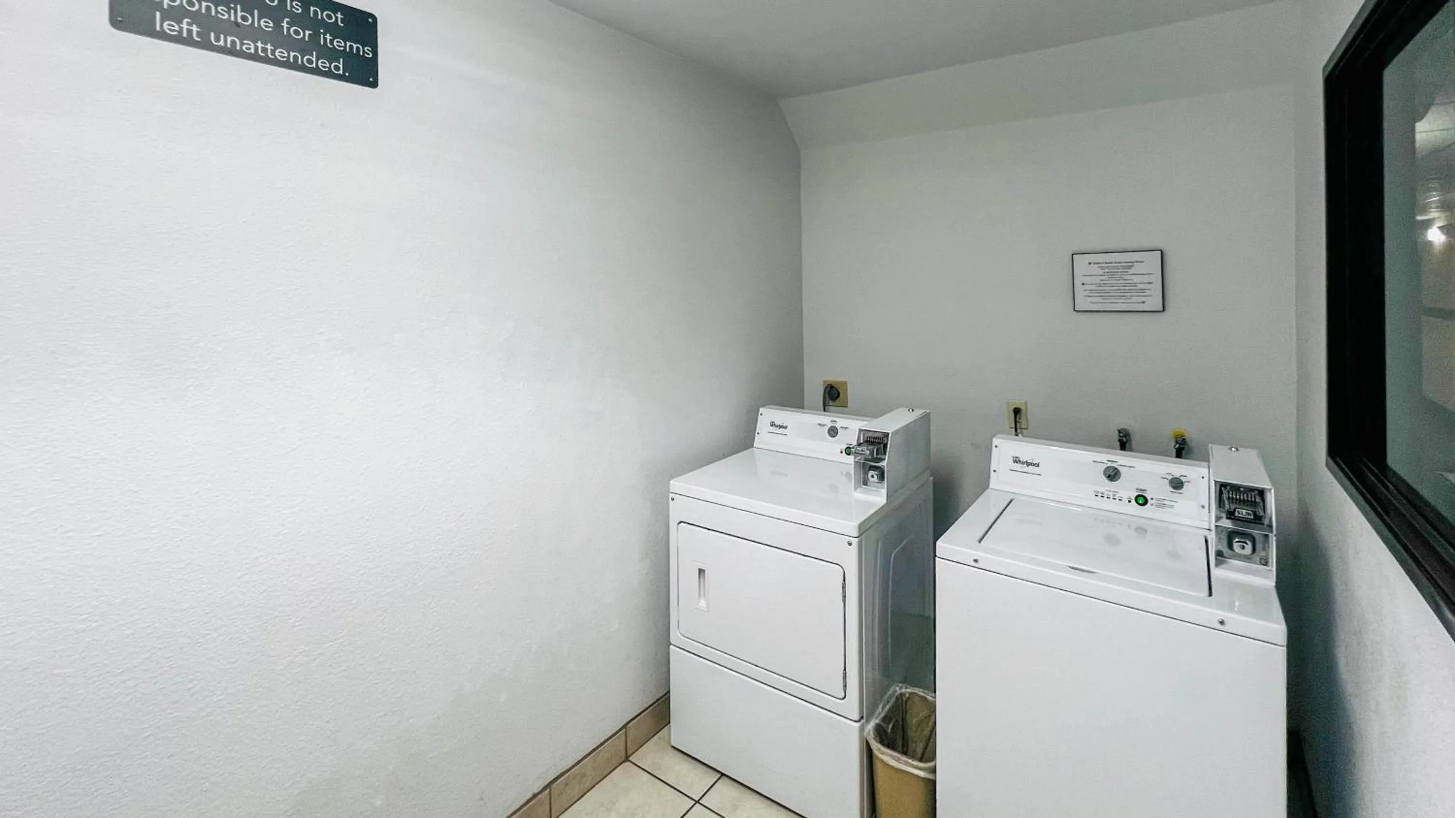 laundry in Studio 6 Suites Portland OR I-5 OHSU