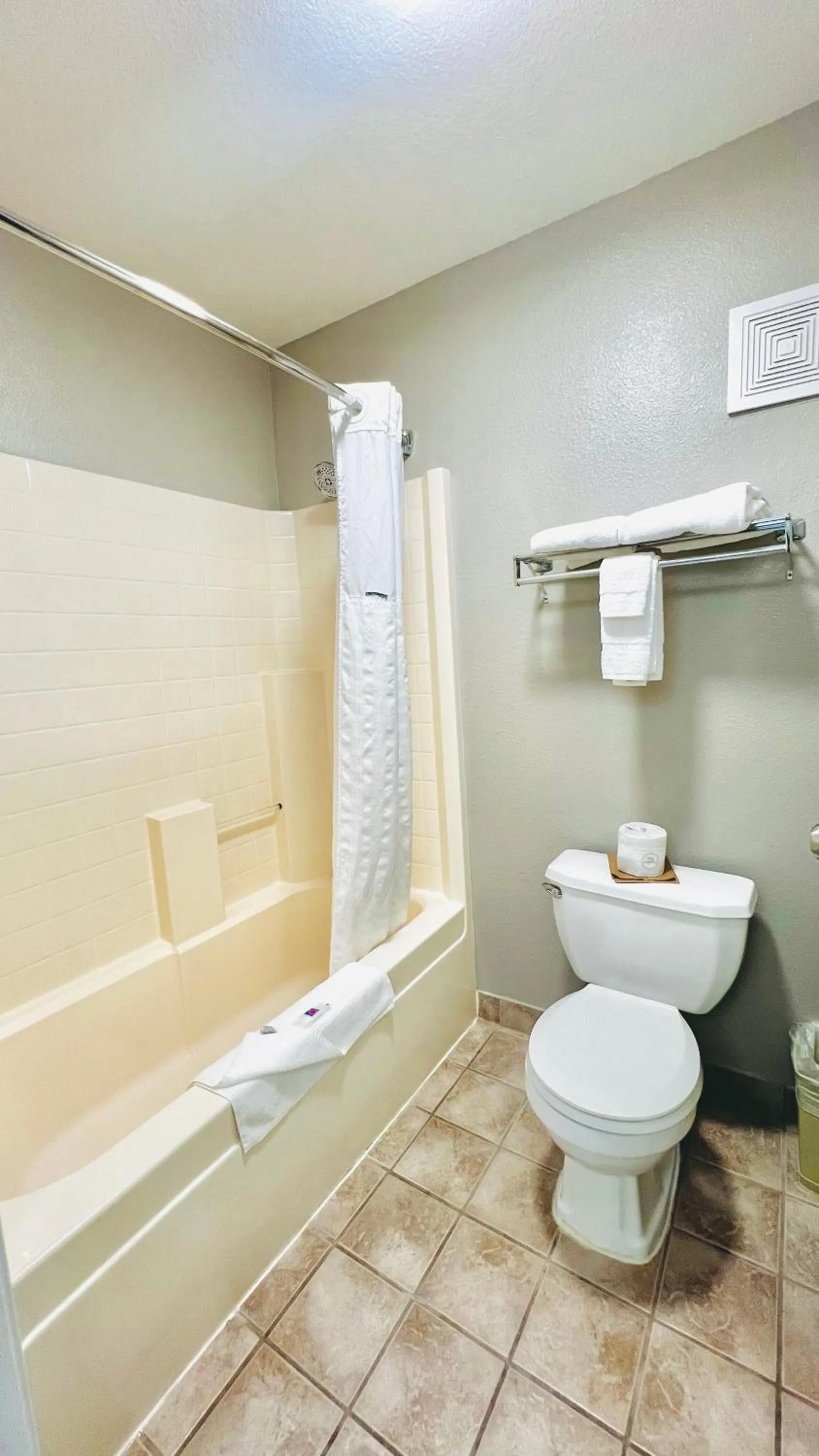 Bedroom in Suites Portland OR- I-5 OHSU