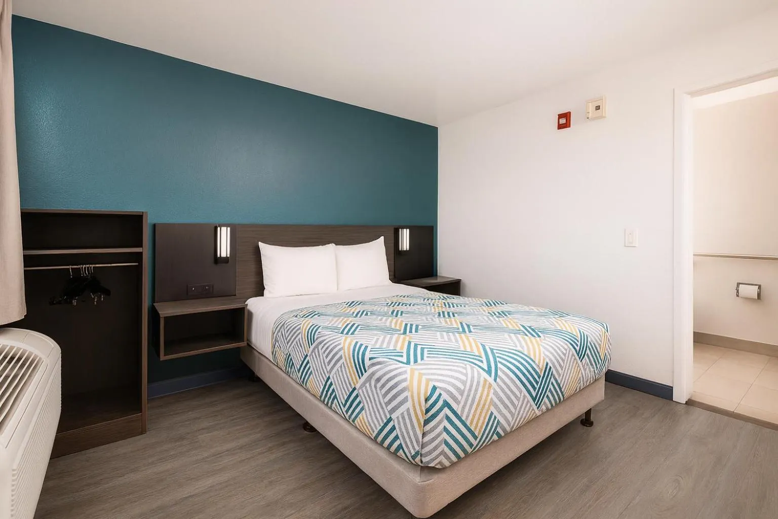 Bedroom, Bed in Motel 6-Westminster, CA - North