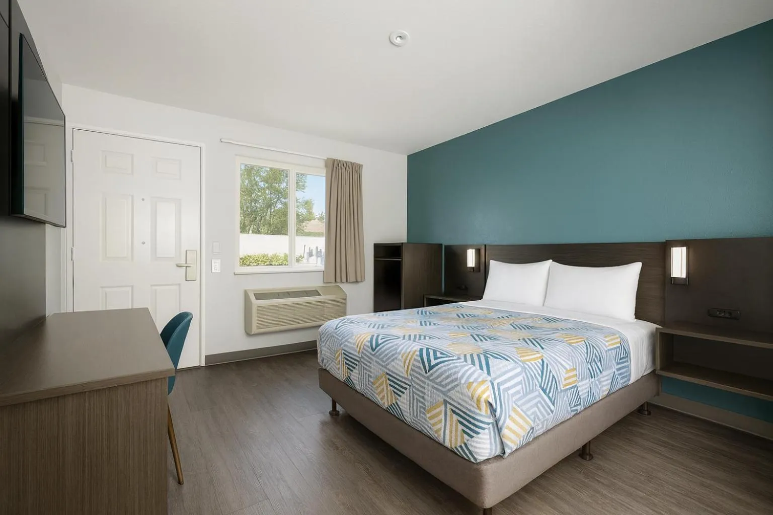 Photo of the whole room, Bed in Motel 6-Westminster, CA - North